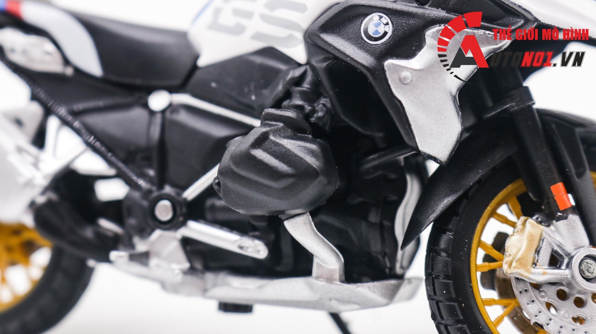  Mô hình xe Bmw R1250 gs white 1:18 Maisto 8009 