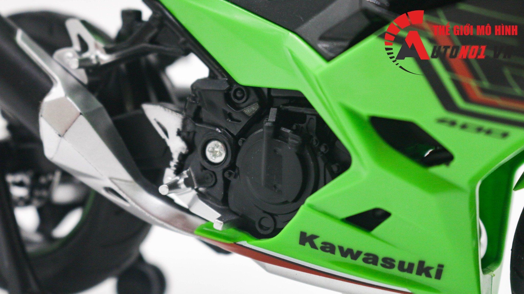  Mô hình xe Kawasaki Ninja 400 có đế tỉ lệ 1:12 Huayi Alloy MT060 