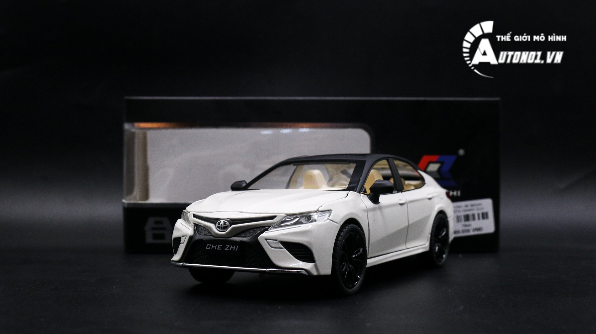  Mô hình xe Sedan Toyota Camry 2020 full open có âm thanh đèn tỉ lệ 1:24 Chezhi 7844 