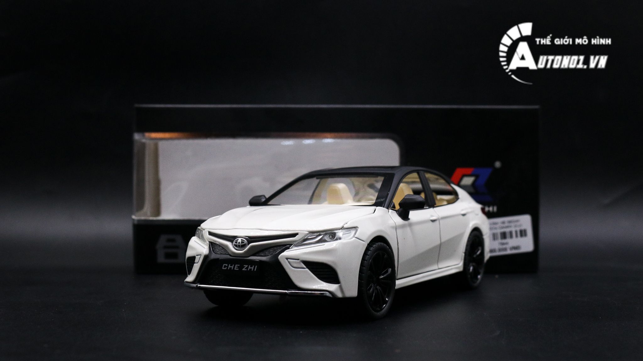  Mô hình xe Sedan Toyota Camry 2020 full open có âm thanh đèn tỉ lệ 1:24 Chezhi OT409 