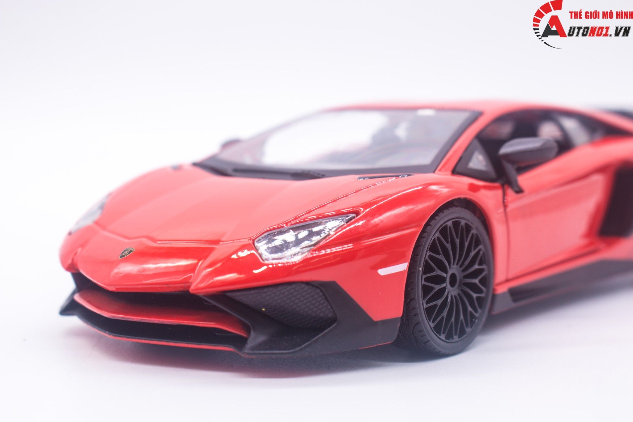  Mô hình Lamborghini Aventador Lp 750-4 Sv Plus đánh lái được 1:24 Bburago 3667 