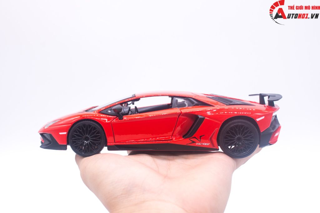 MÔ HÌNH LAMBORGHINI AVENTADOR 750-4 SV PLUS 1:24 BBURAGO 3667