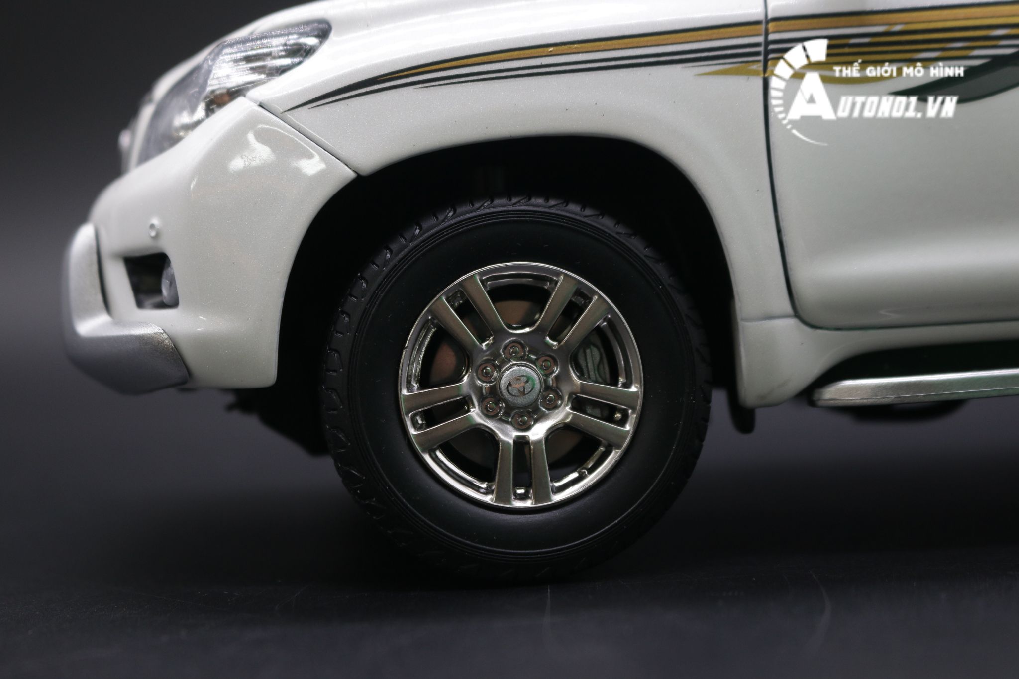  Mô hình Toyota Land Cruiser Prado Lc150 1:18 Paudi 5156 