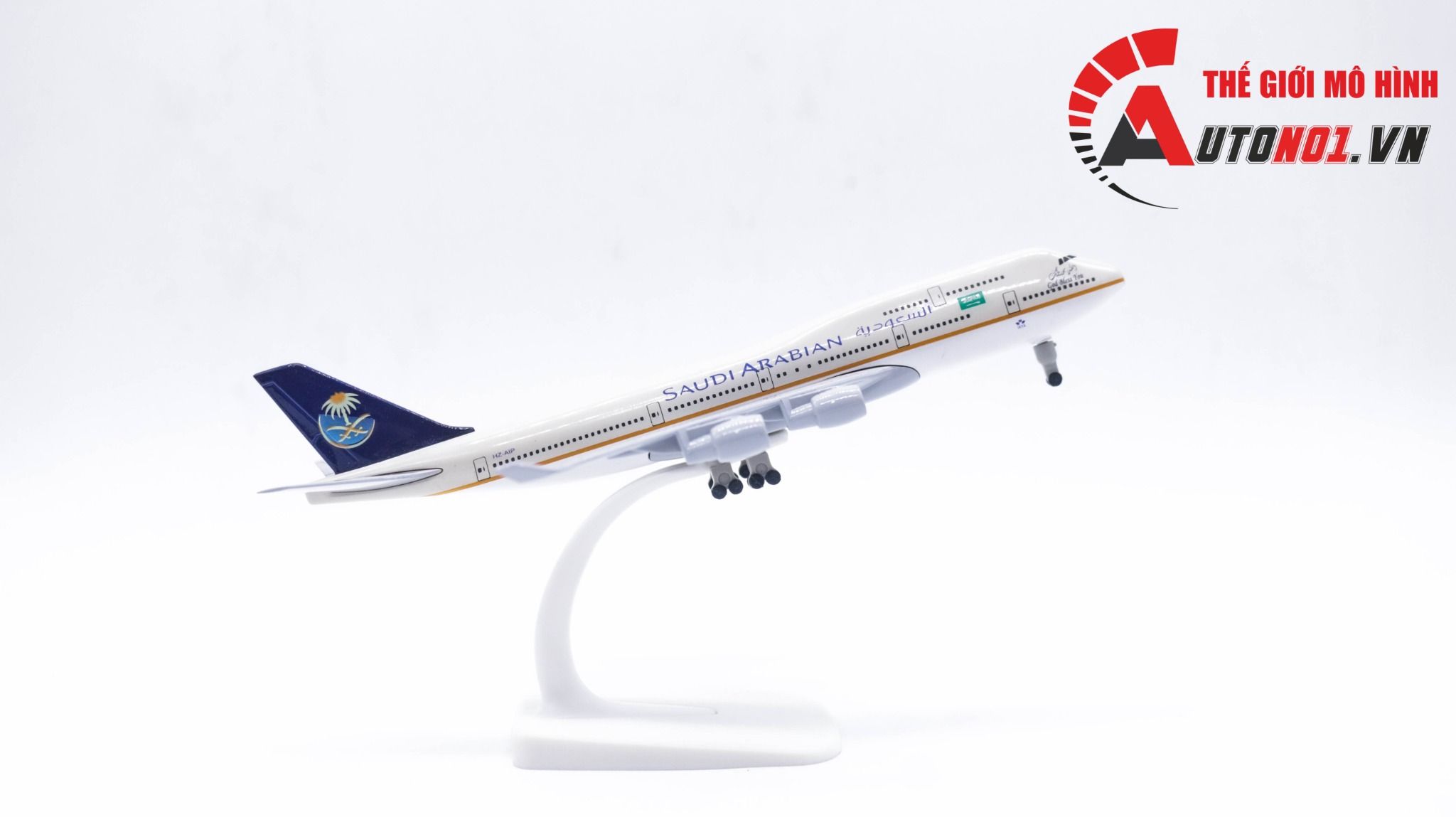  Mô hình máy bay Saudi Arabia Airlines Boeing B747 kích thước 20cm MB20077 