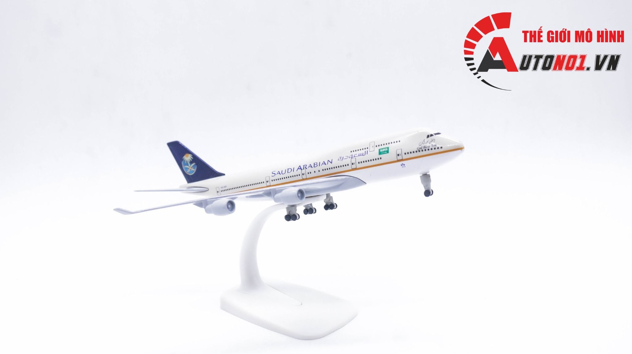  Mô hình máy bay Saudi Arabia Airlines Boeing B747 kích thước 20cm MB20077 