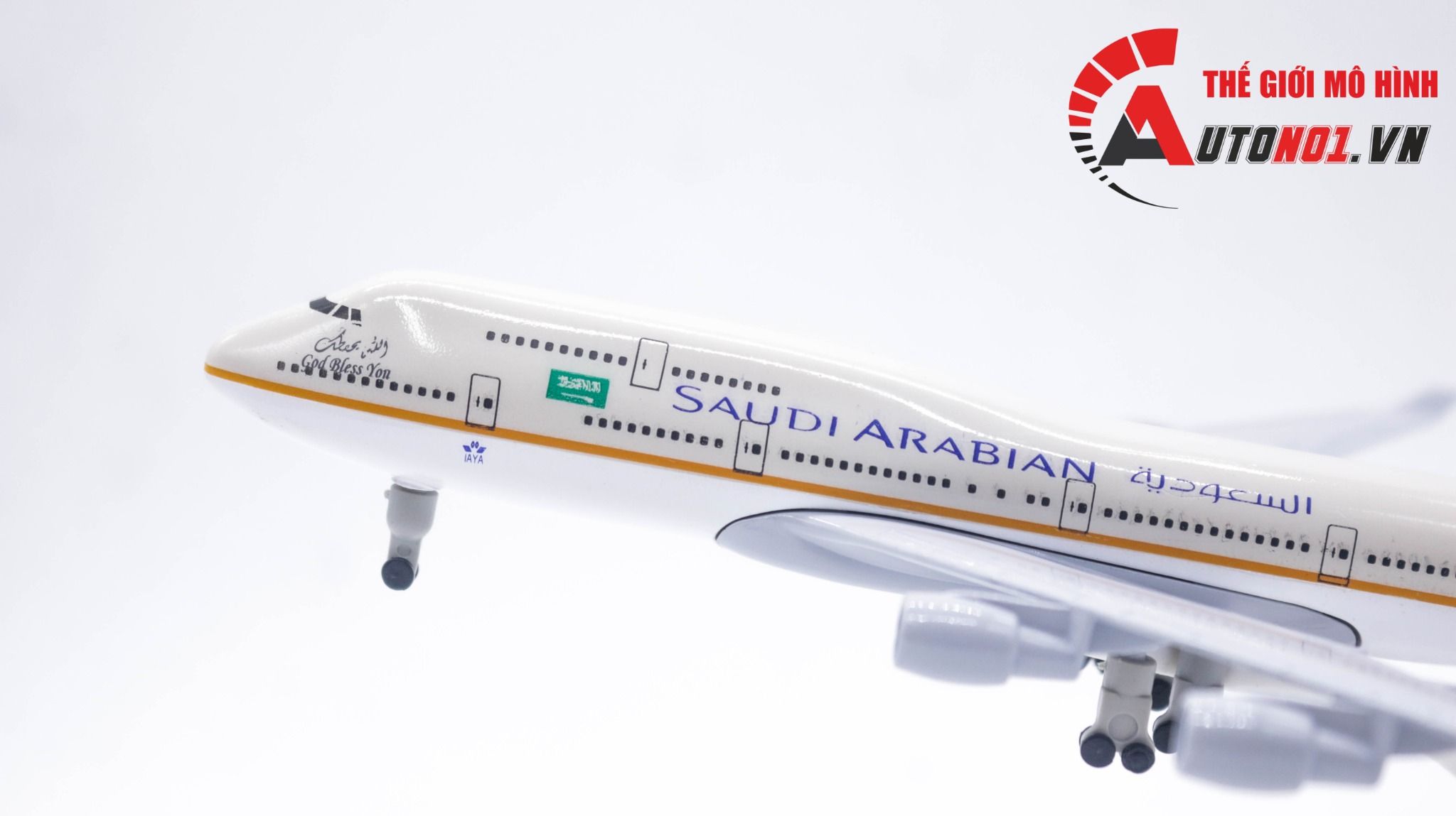  Mô hình máy bay Saudi Arabia Airlines Boeing B747 kích thước 20cm MB20077 