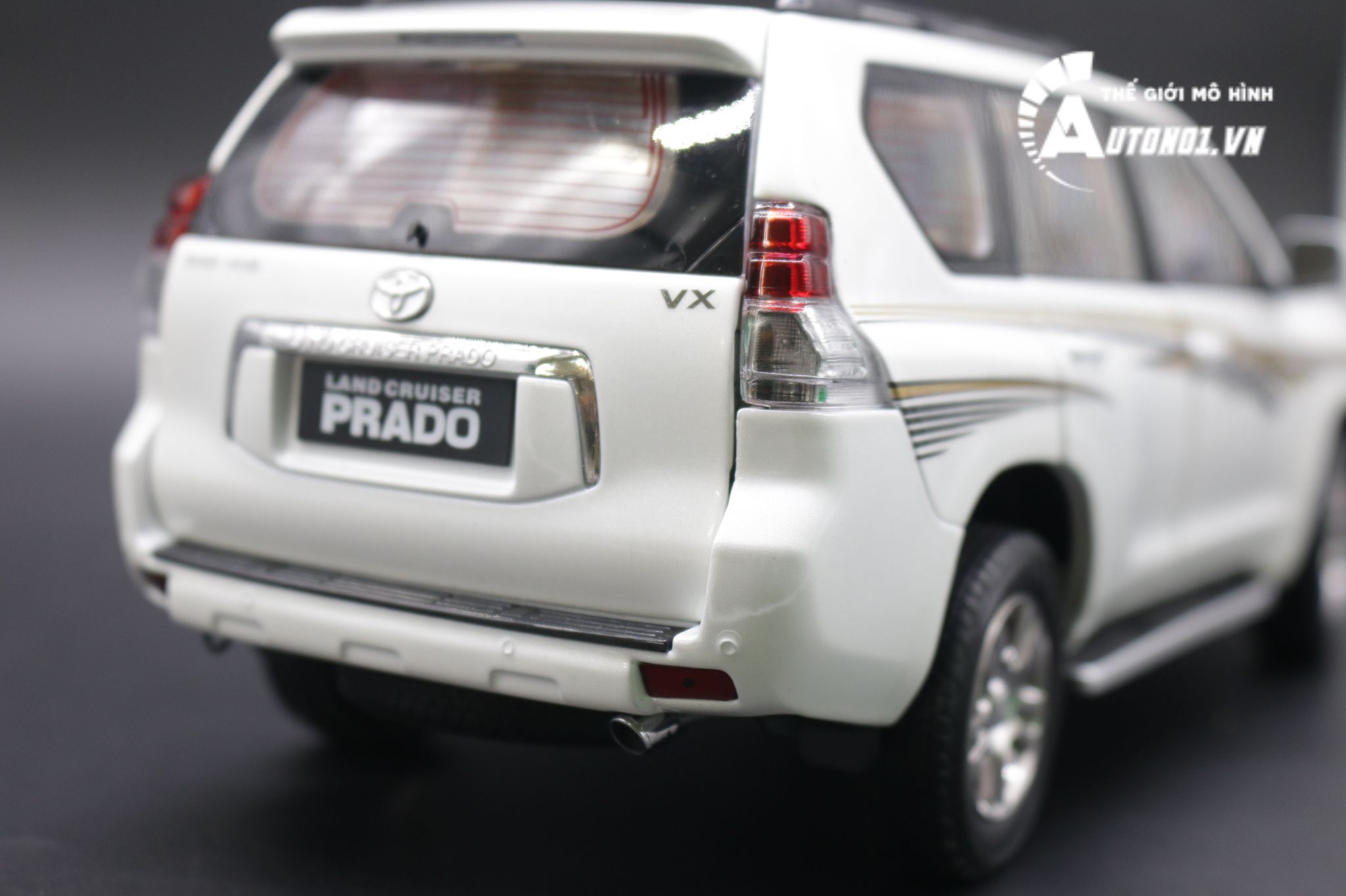  Mô hình Toyota Land Cruiser Prado Lc150 1:18 Paudi 5156 