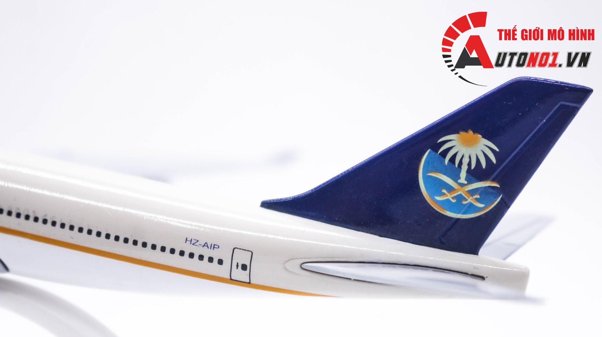  Mô hình máy bay Saudi Arabia Airlines Boeing B747 kích thước 20cm MB20077 