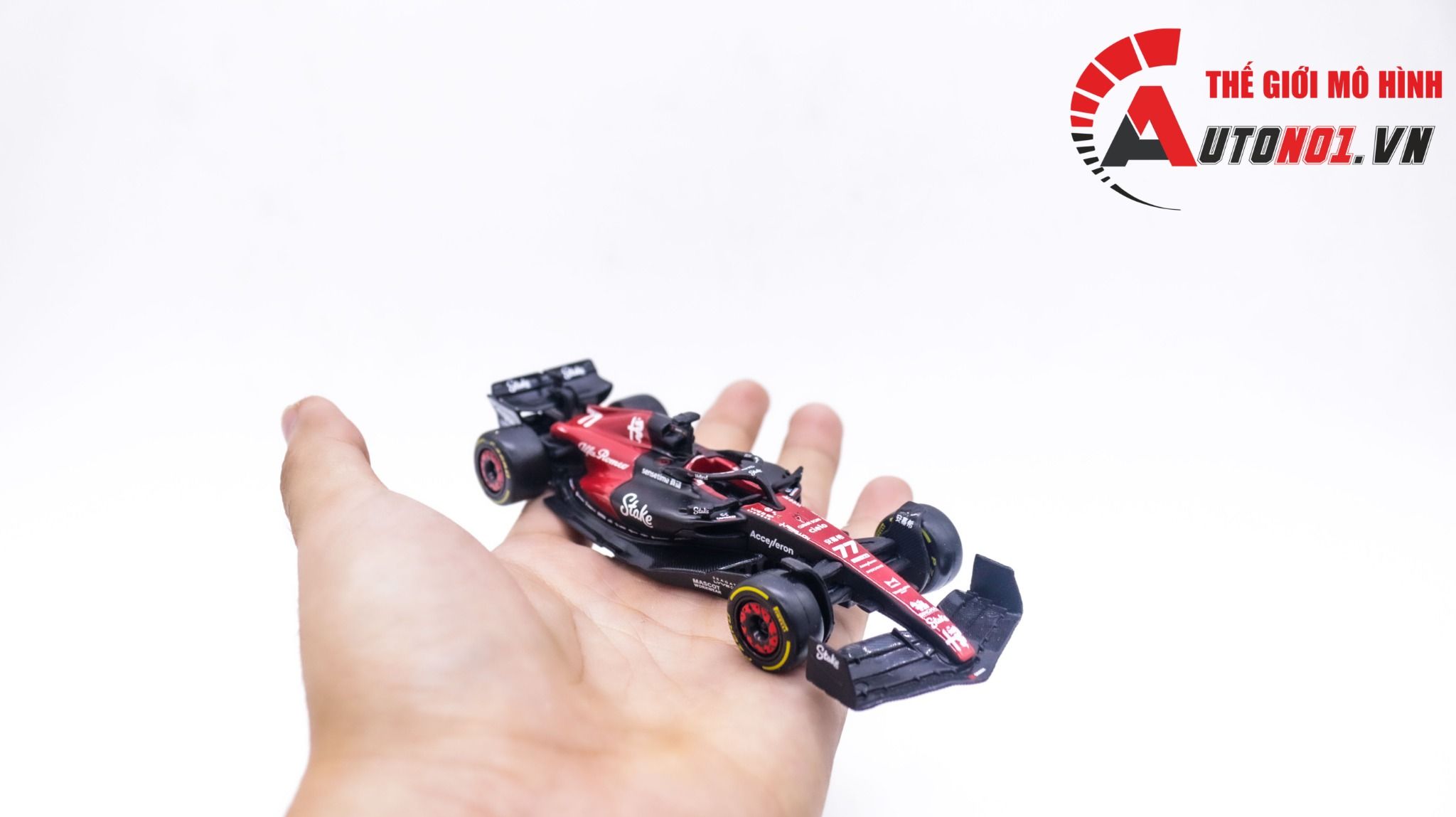  Mô hình xe đua F1 Alfa Romeo Team Stake 2023 Formular C43 tỉ lệ 1:43 Bburago OT292 