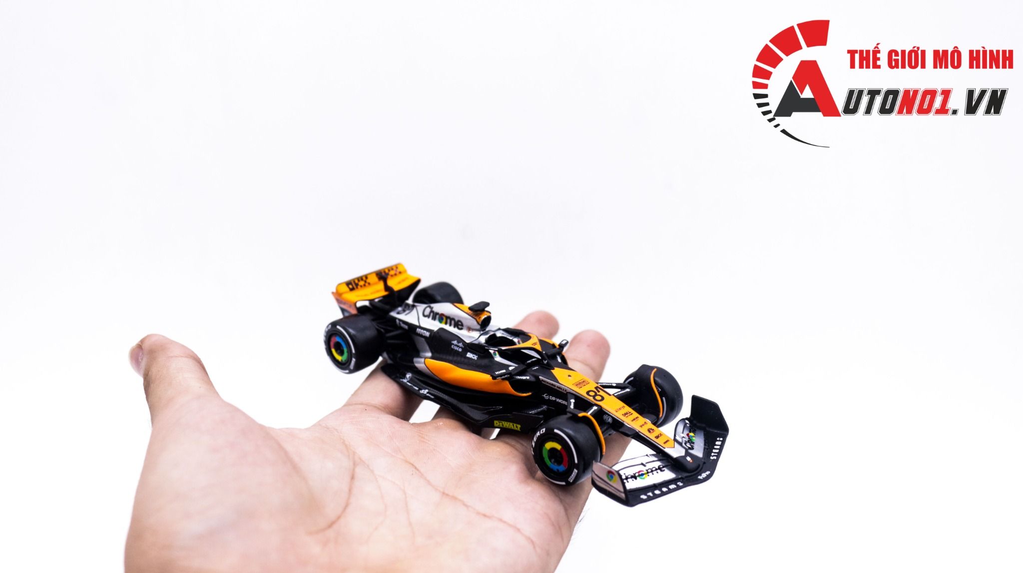  Mô hình xe đua F1 McLaren MCL60 S23 #81 - #4 tỉ lệ 1:43 Bburago OT317 18-38187 