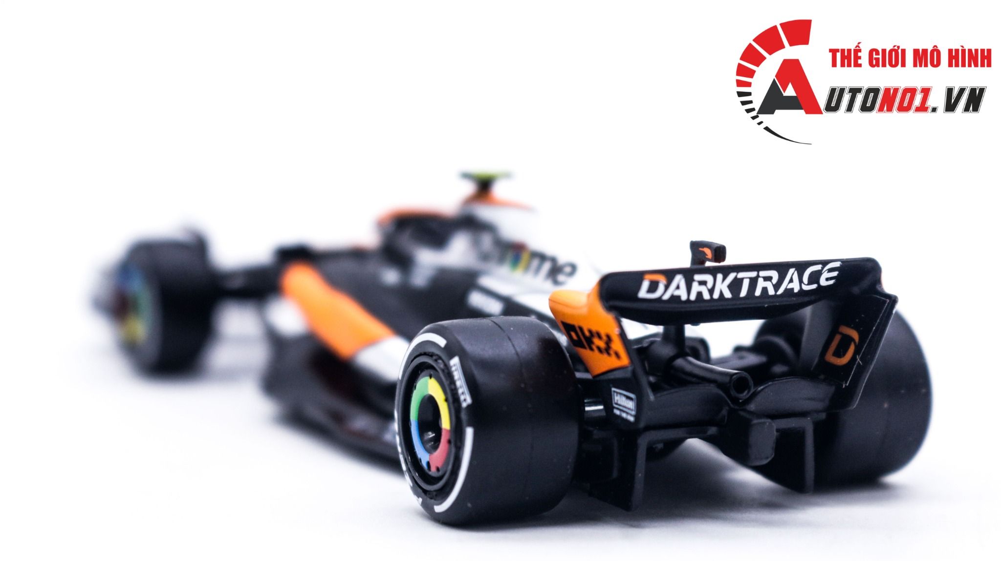  Mô hình xe đua F1 McLaren MCL60 S23 #81 - #4 tỉ lệ 1:43 Bburago OT317 18-38187 