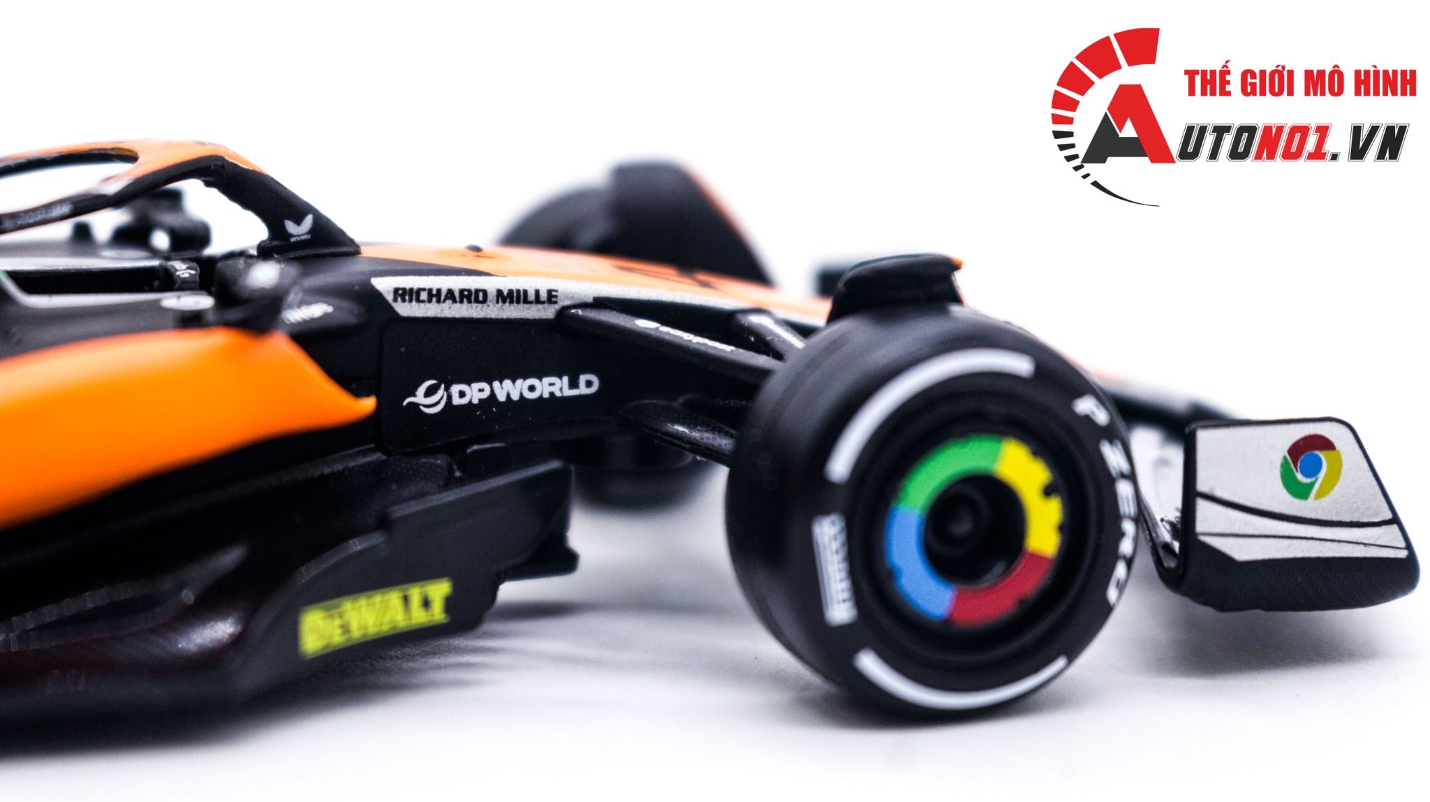  Mô hình xe đua F1 McLaren MCL60 S23 #81 - #4 tỉ lệ 1:43 Bburago OT317 18-38187 