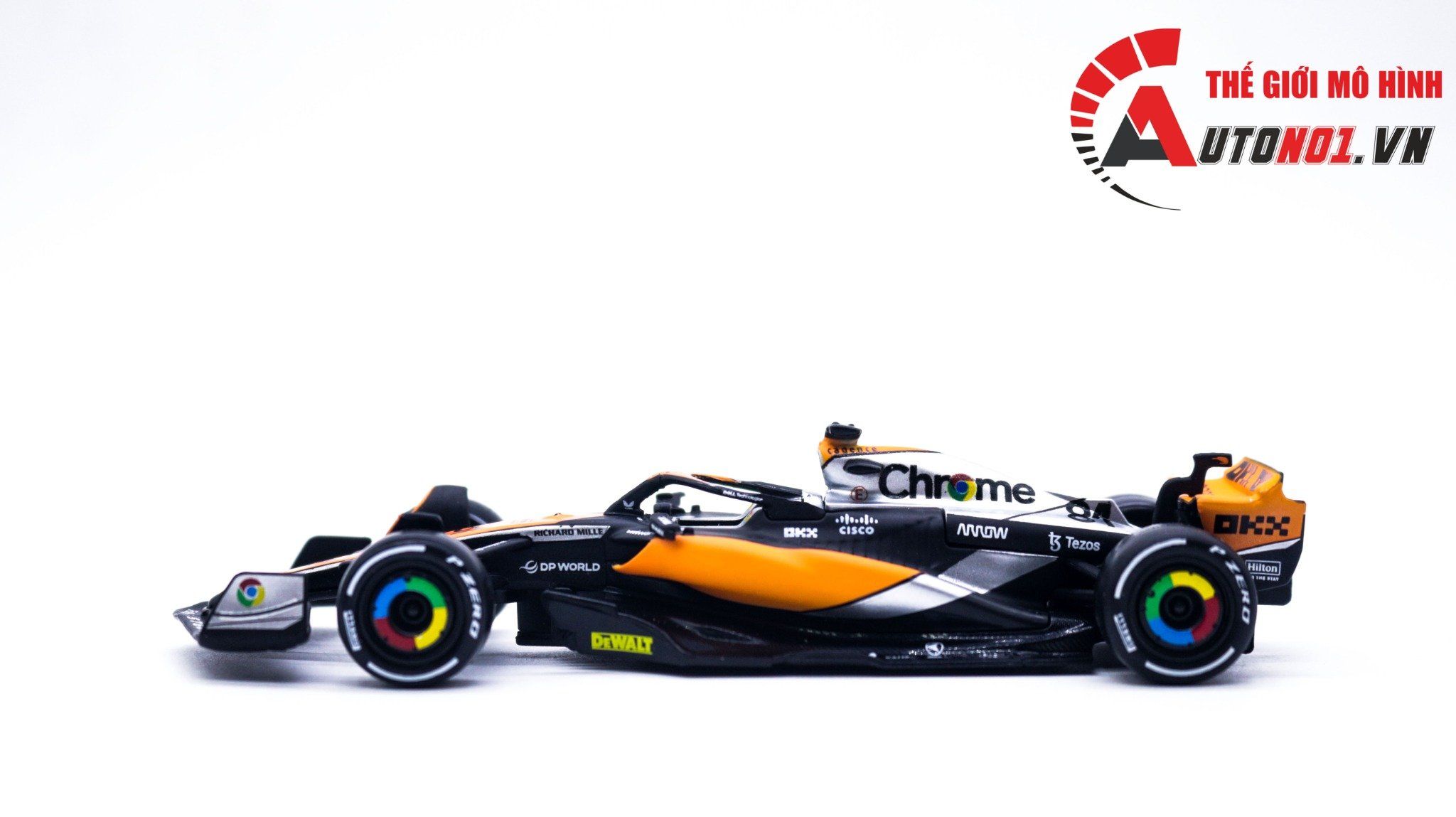  Mô hình xe đua F1 McLaren MCL60 S23 #81 - #4 tỉ lệ 1:43 Bburago OT317 