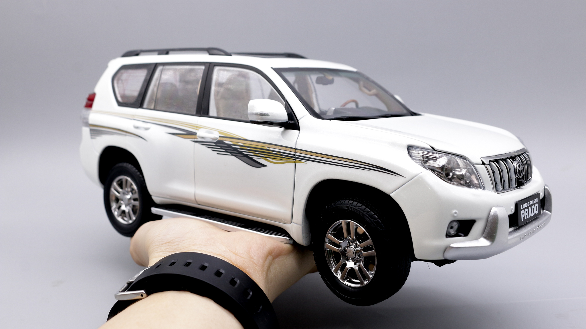  Mô hình Toyota Land Cruiser Prado Lc150 1:18 Paudi 5156 