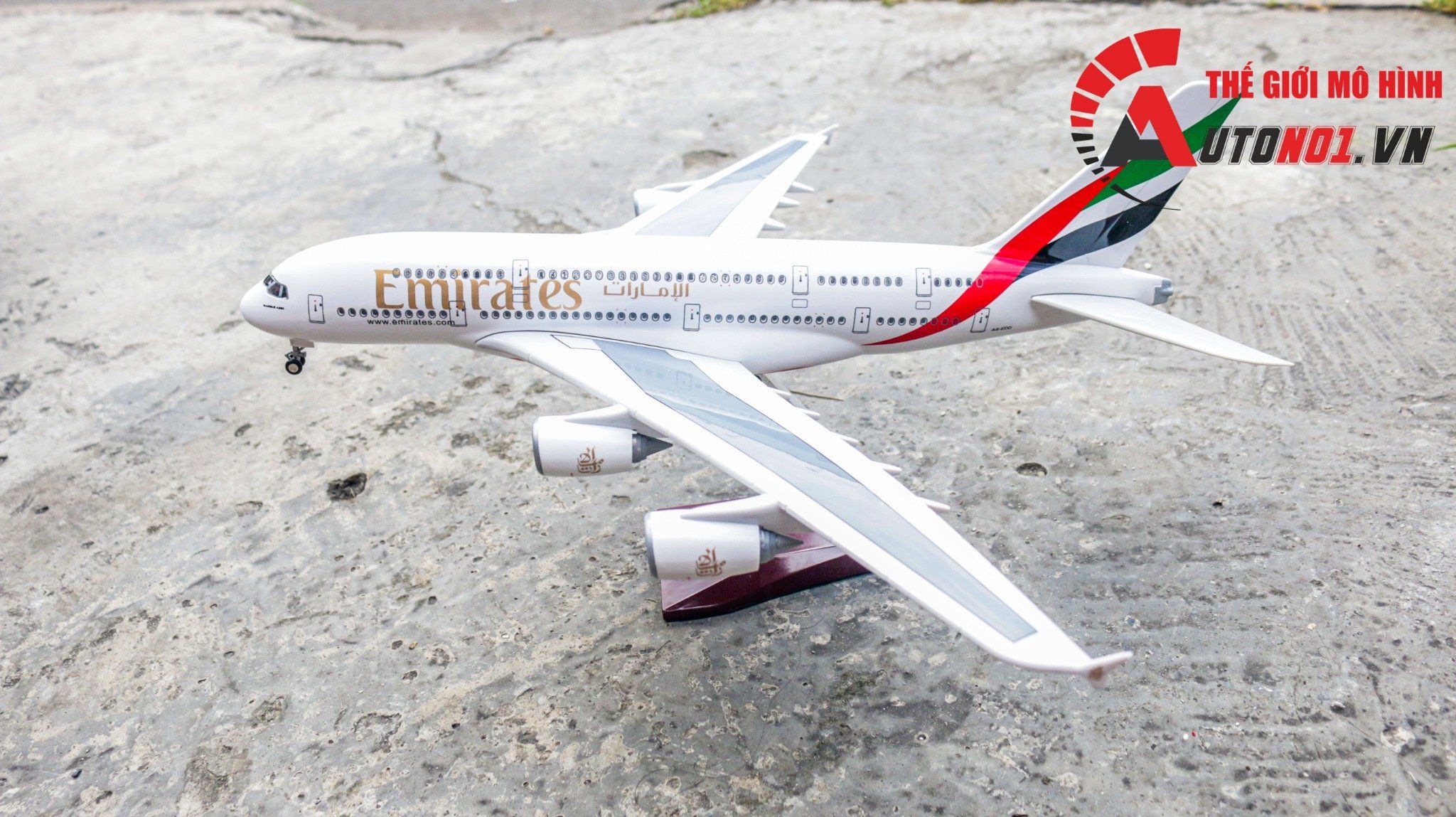  Mô hình máy bay Emirates Airbus A380 47cm có đèn led tự động theo tiếng vỗ tay hoặc chạm MB47044 