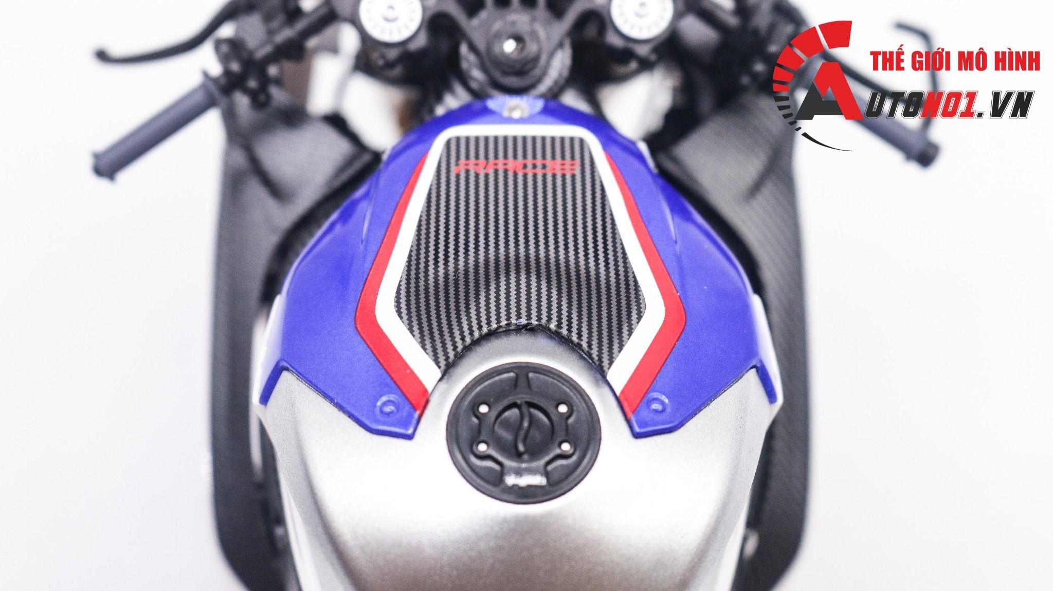 MÔ HÌNH XE CAO CẤP BMW HP4 RACE 1:9 MENG D230 – Cửa Hàng Mô