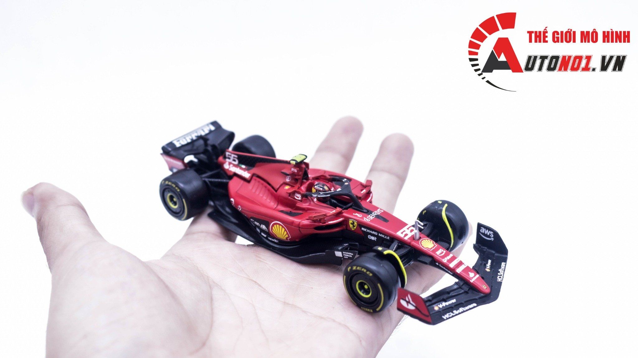  Mô hình xe đua F1 Formula Ferrari SF23 2023 hộp mica có figure tỉ lệ 1:43 Bburago OT323 
