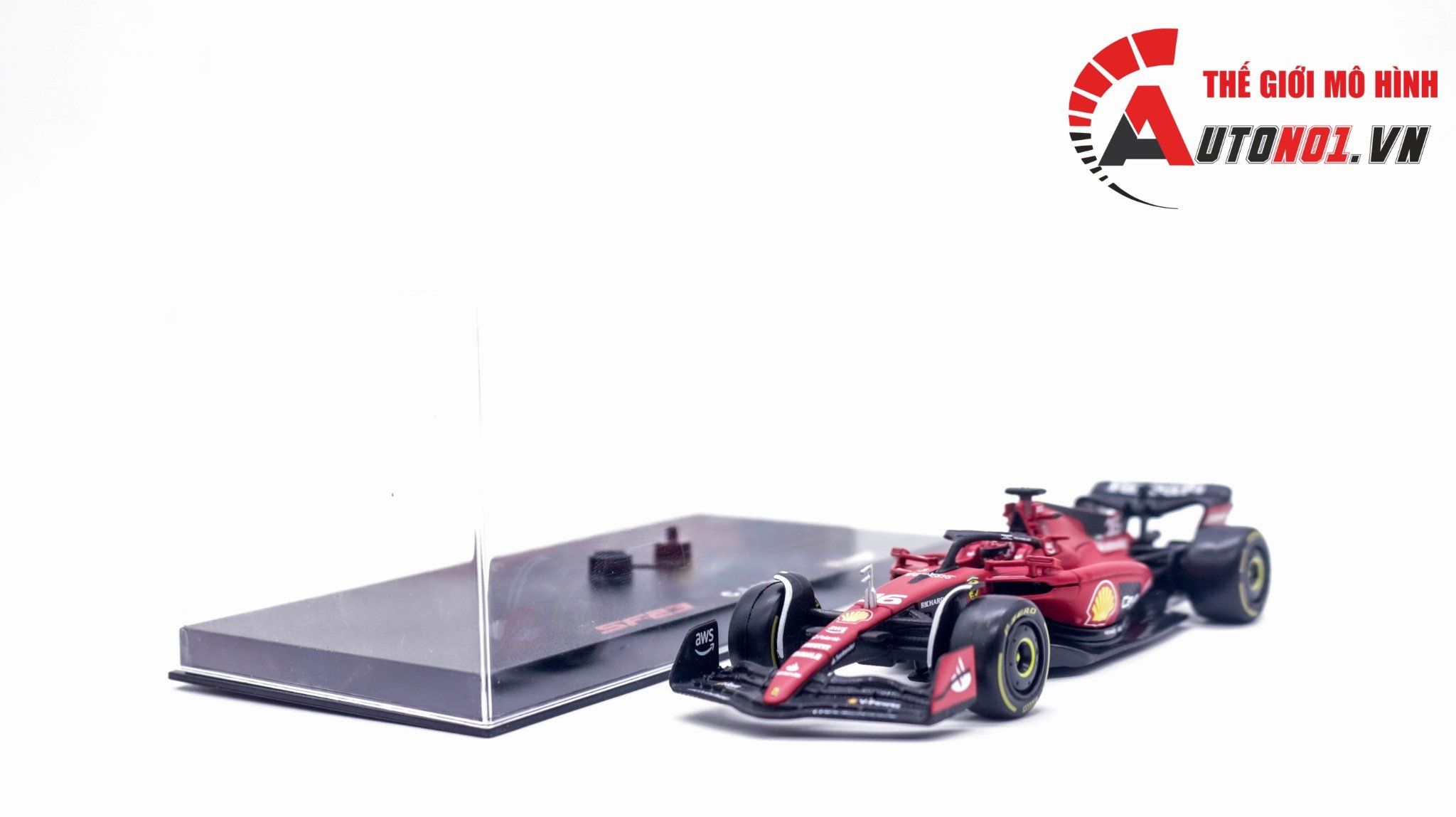  Mô hình xe đua F1 Formula Ferrari SF23 2023 hộp mica có figure tỉ lệ 1:43 Bburago OT323 