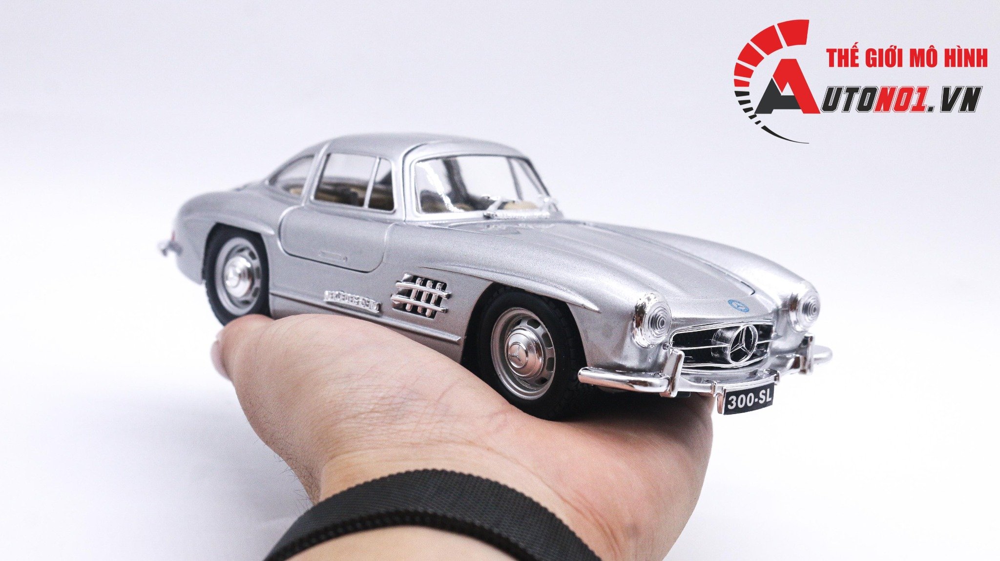  Mô hình Mercedes Benz 300SL 1954 Sliver Collegione đánh lái được full open 1:24 Bburago 18-22023 SL OT24060 