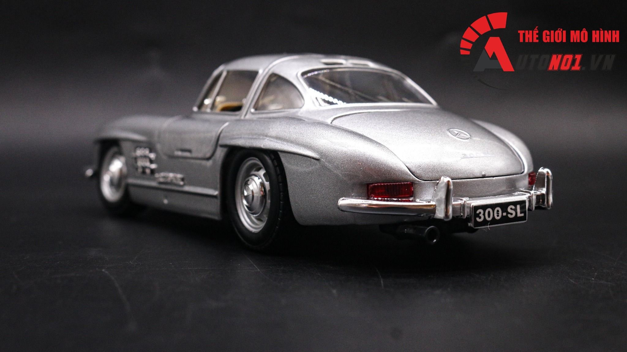  Mô hình Mercedes Benz 300SL 1954 Sliver Collegione đánh lái được full open 1:24 Bburago 3673 