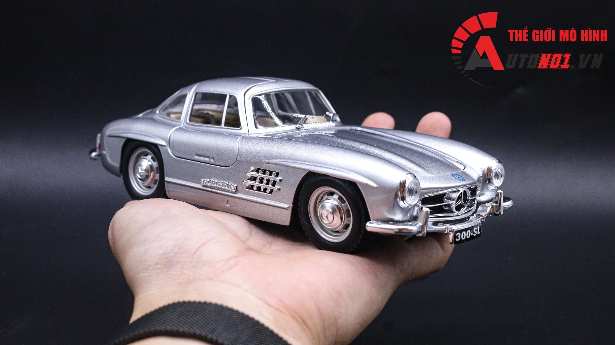  Mô hình Mercedes Benz 300SL 1954 Sliver Collegione đánh lái được full open 1:24 Bburago 3673 