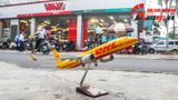  Mô hình máy bay dân dụng DHL Airlines Boeing B737-800 có đèn theo tiếng vỗ tay hoặc chạm 47cm MB47034 