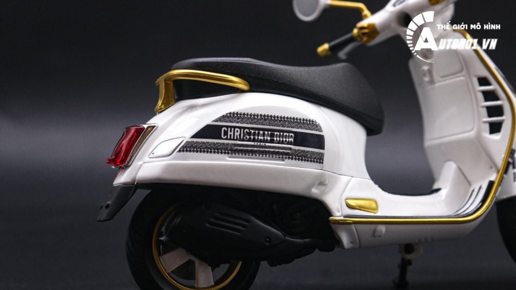 MÔ HÌNH VESPA GTS DIOR 1:12 AUTONO1 D228B