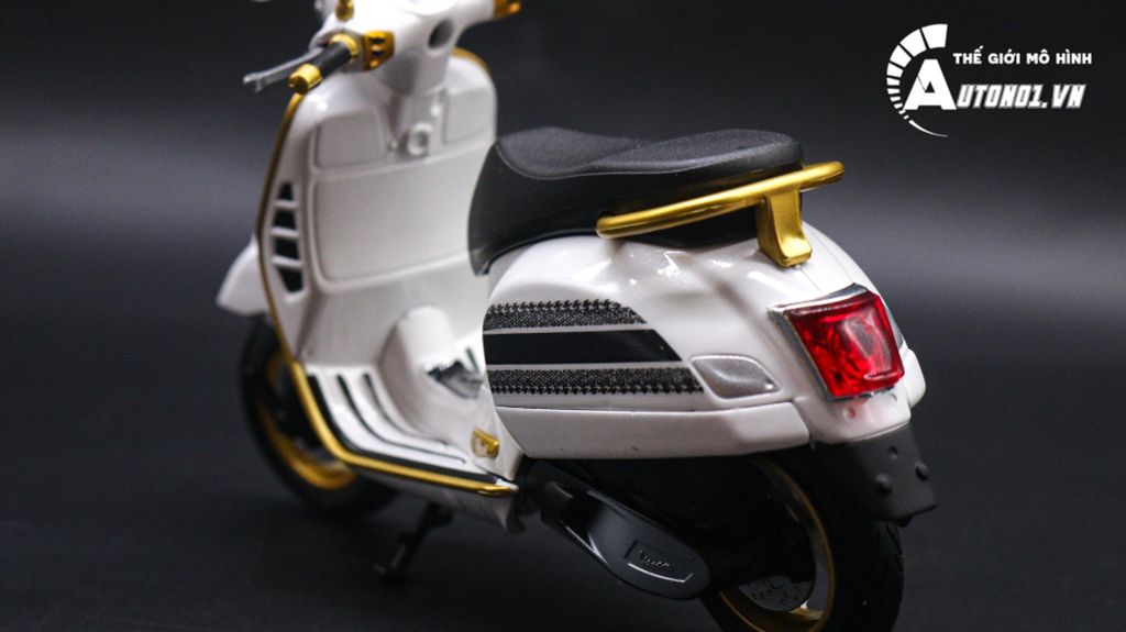 MÔ HÌNH VESPA GTS DIOR 1:12 AUTONO1 D228B