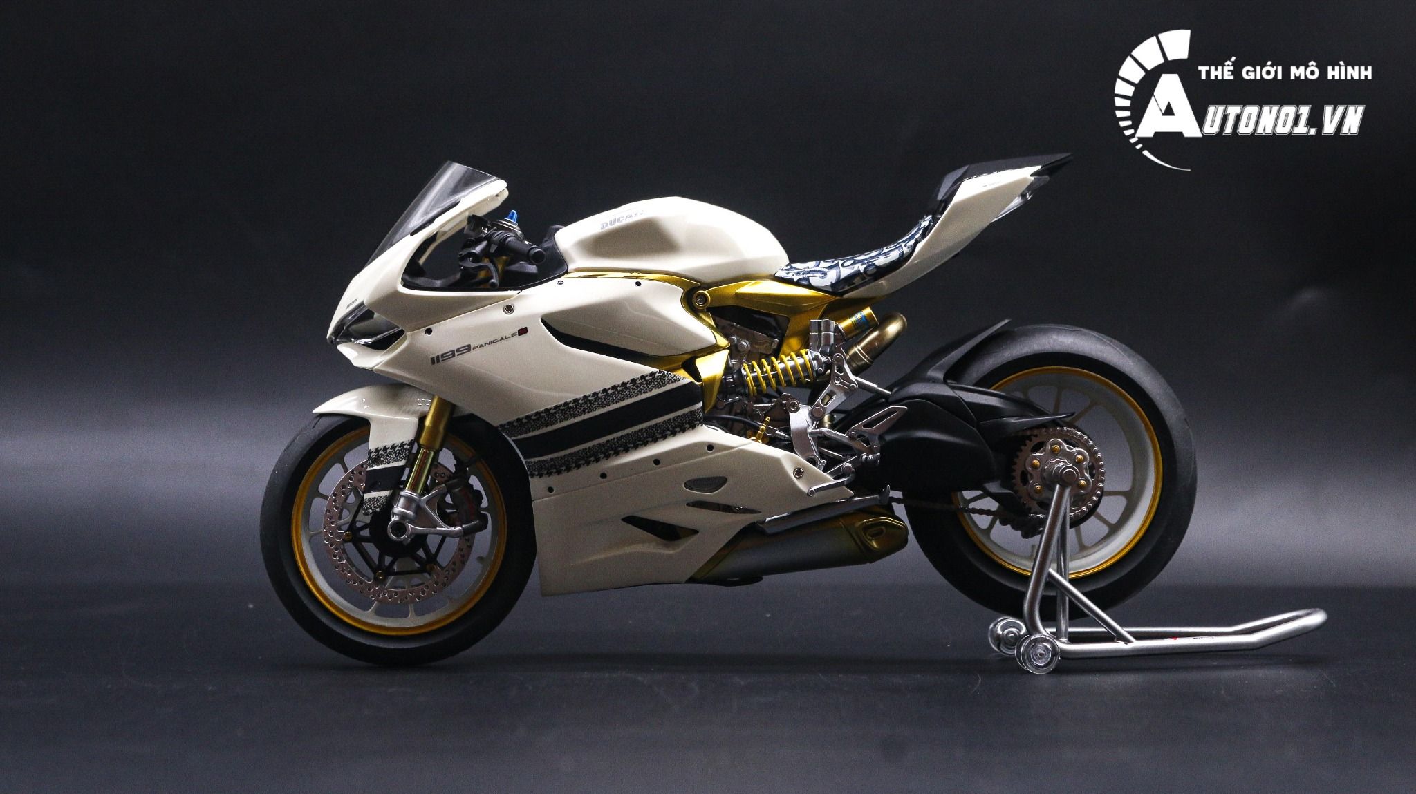  Mô hình xe cao cấp Ducati 1199 Panigale Dior Nồi Khô 1:12 Tamiya D227a 