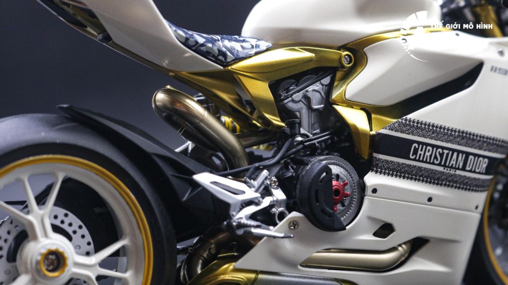 MÔ HÌNH SIÊU XE DUCATI 1199 PANIGALE DIOR NỒI KHÔ 1:12 TAMIYA D227A