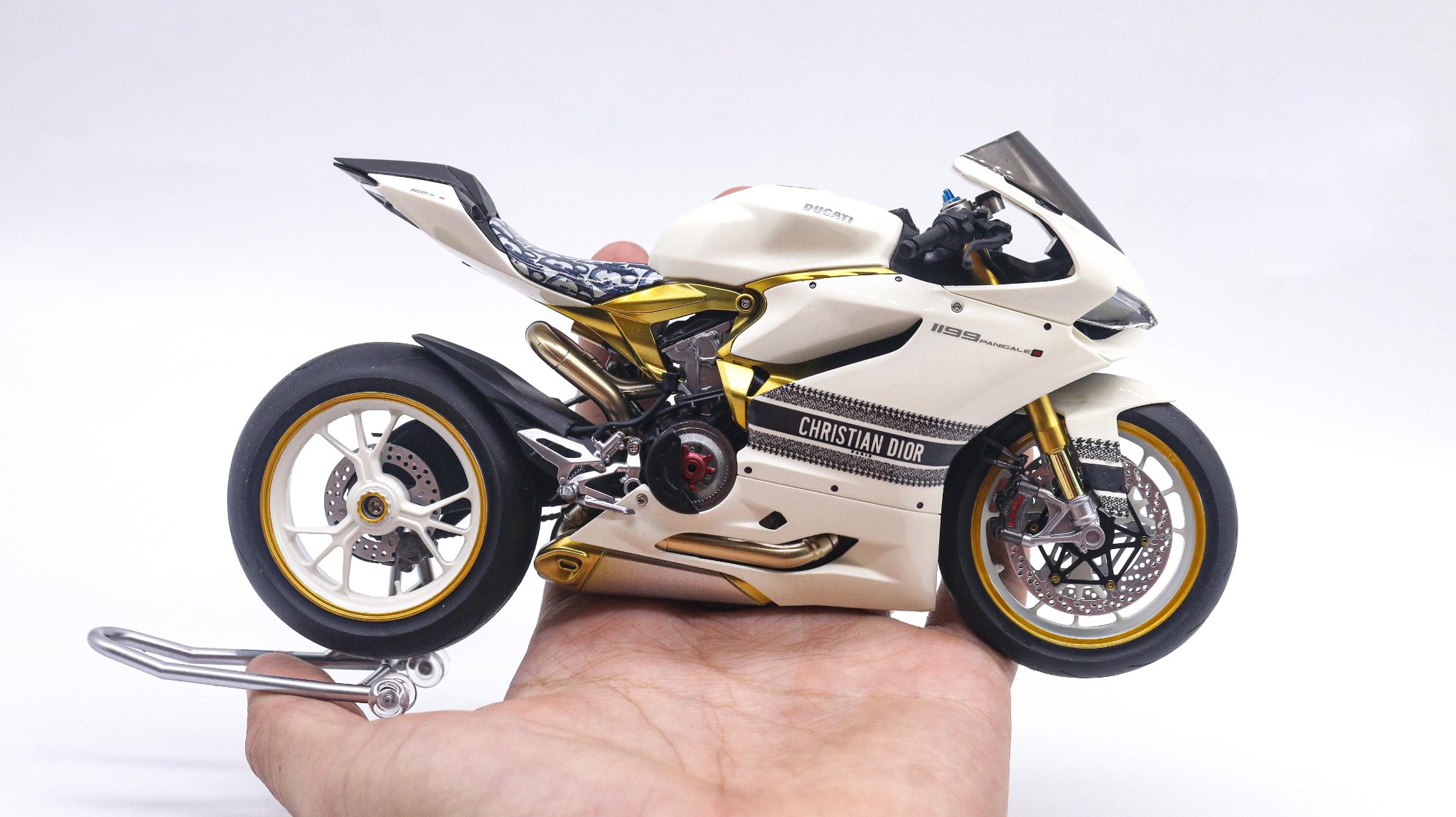  Mô hình xe cao cấp Ducati 1199 Panigale Dior Nồi Khô 1:12 Tamiya D227a 