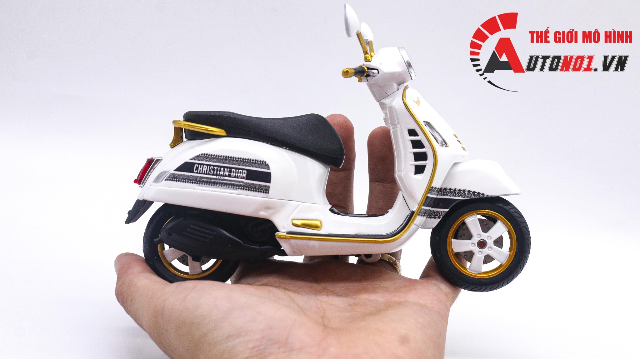  Mô hình xe Vespa độ vespa GTS white/gold tỉ lệ 1:12 Autono1 D228B 