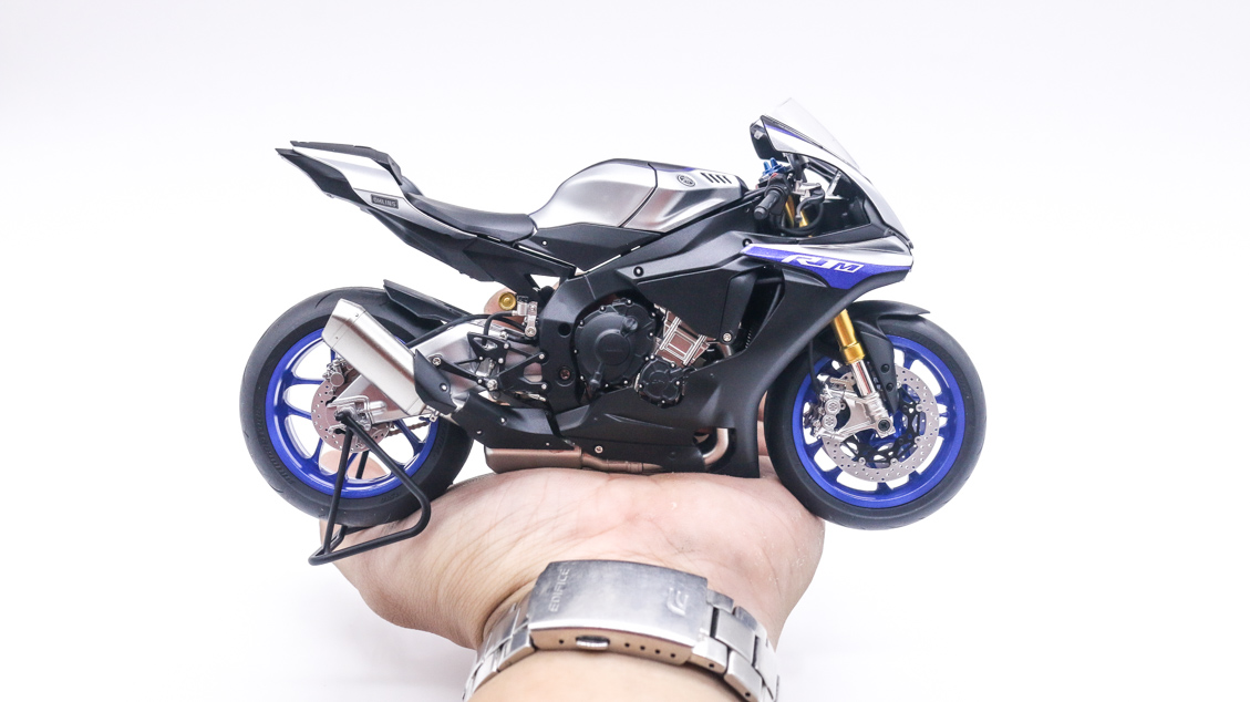  Mô hình xe Yamaha YZF R1M đen xanh nhám 1:12 Tamiya D054 