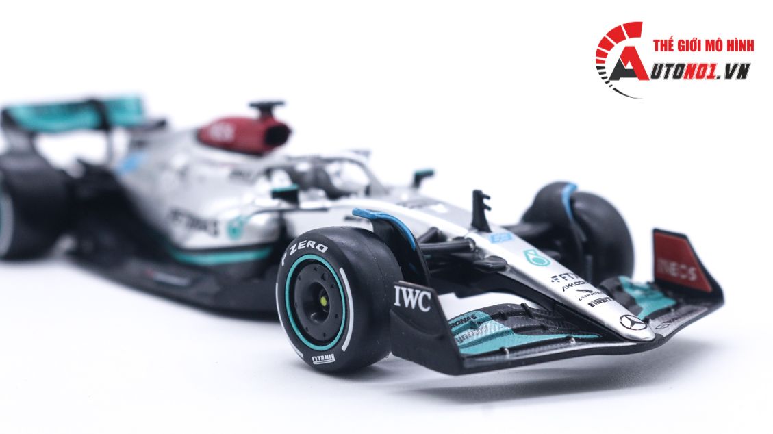  Mô hình xe đua F1 Mercedes AMG Petronas F1 W13 2022 #63 Hybrid 1:43 Bburago OT003 