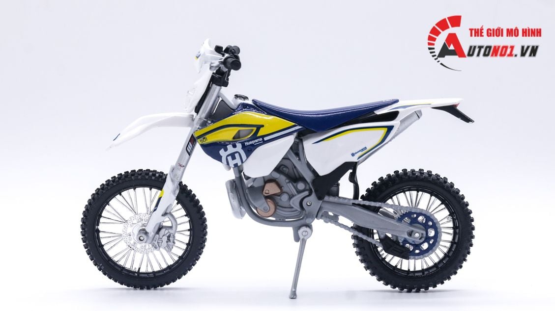  Mô hình xe cào cào Husqvarna fe 501 1:12 Maisto có đế 4831 