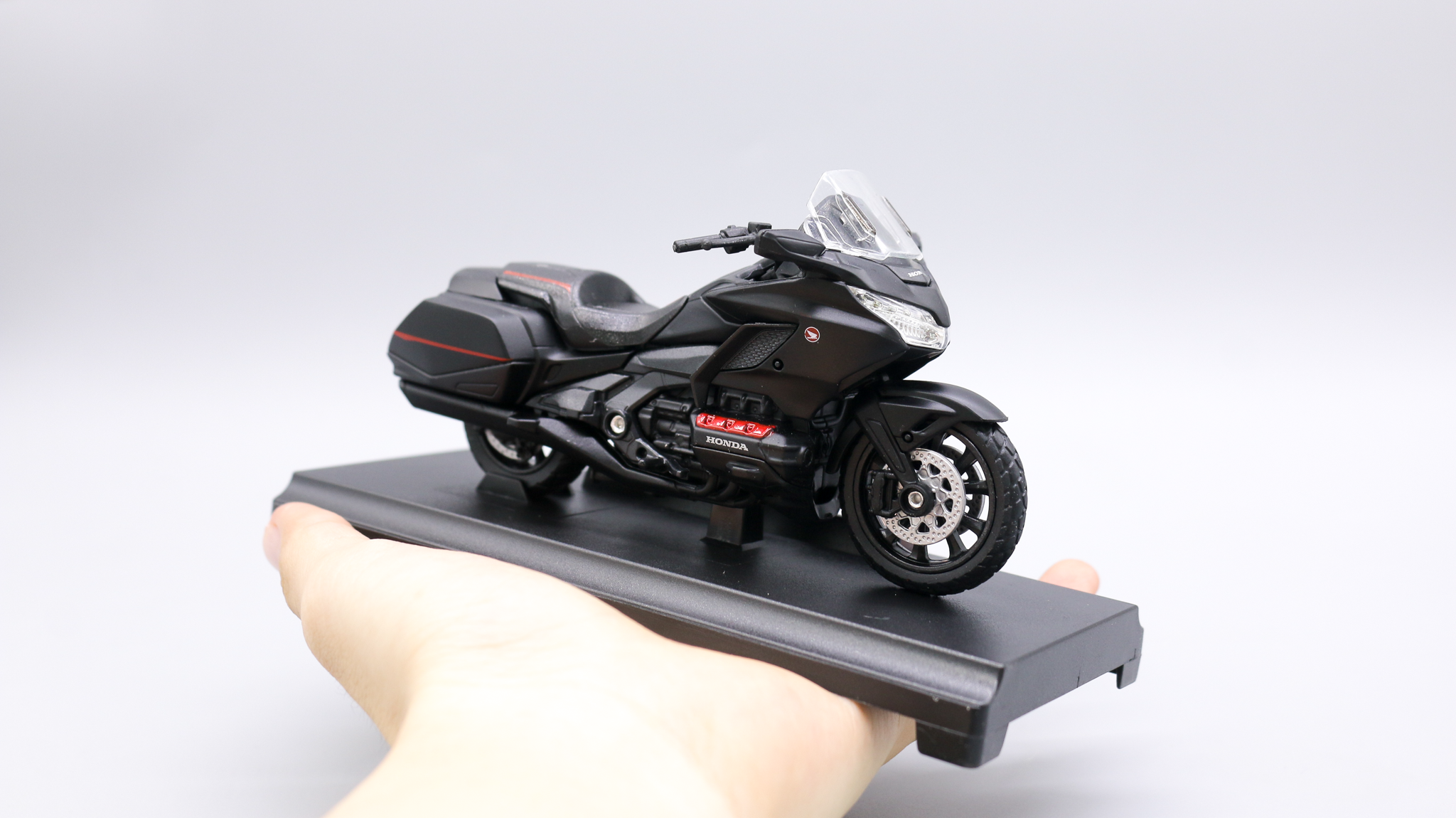  Mô hình xe Honda Goldwing black 1:18 Welly 7820 