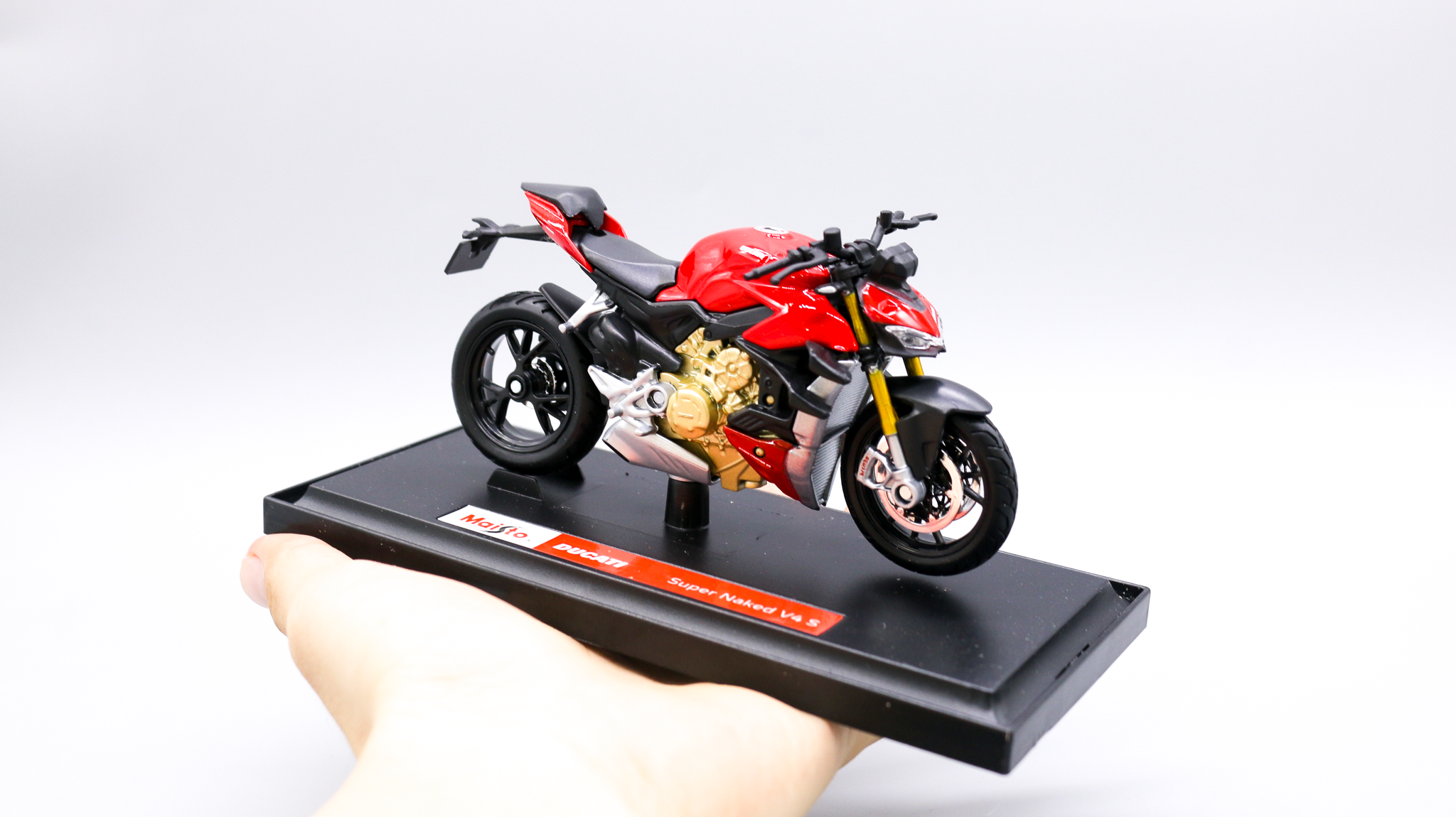  Mô hình xe mô tô Ducati Super Naked V4s tỉ lệ 1:18 Maisto MT18060 