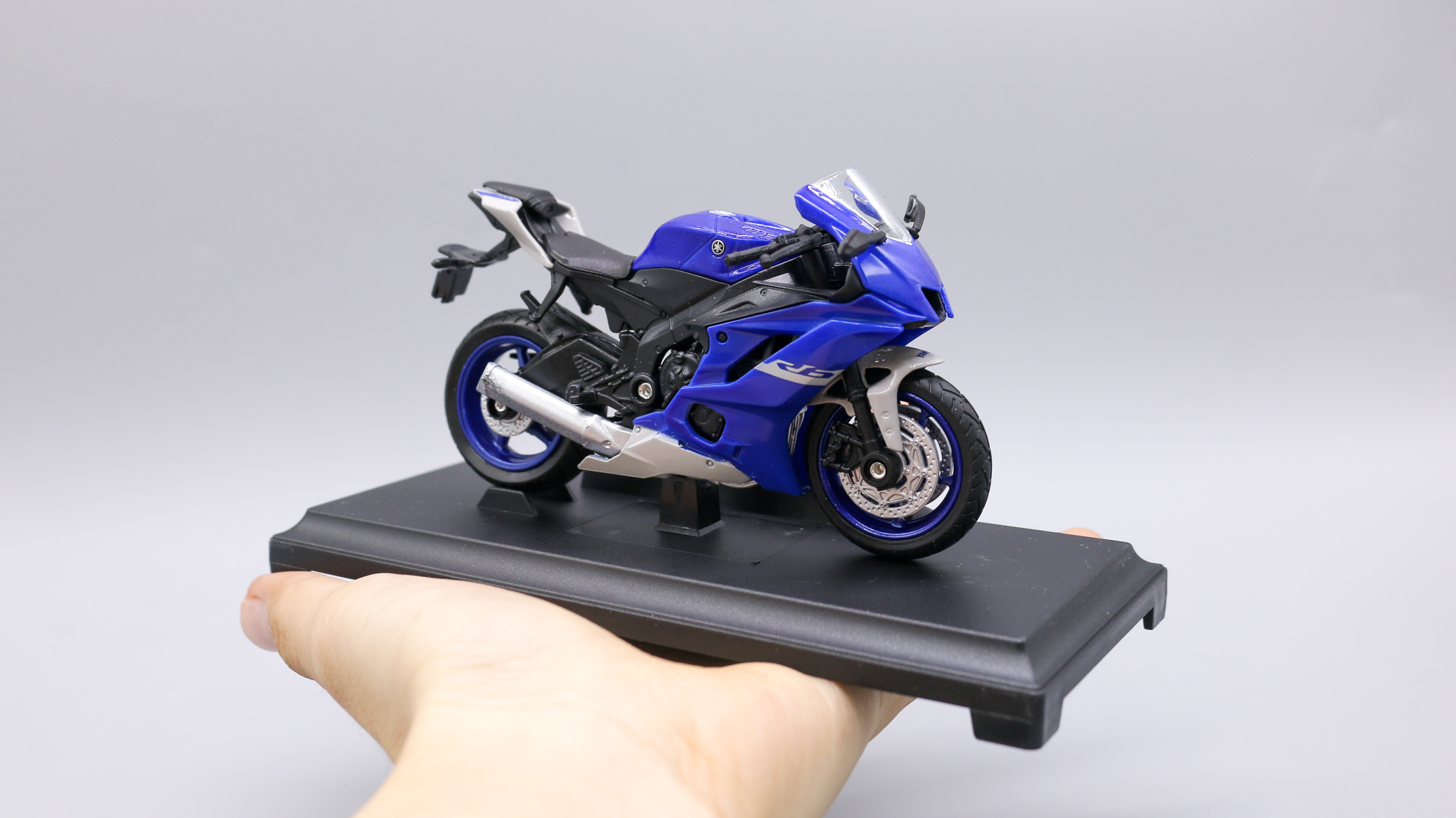  Mô hình xe Yamaha yzr r6 blue 1:18 Welly 7814 