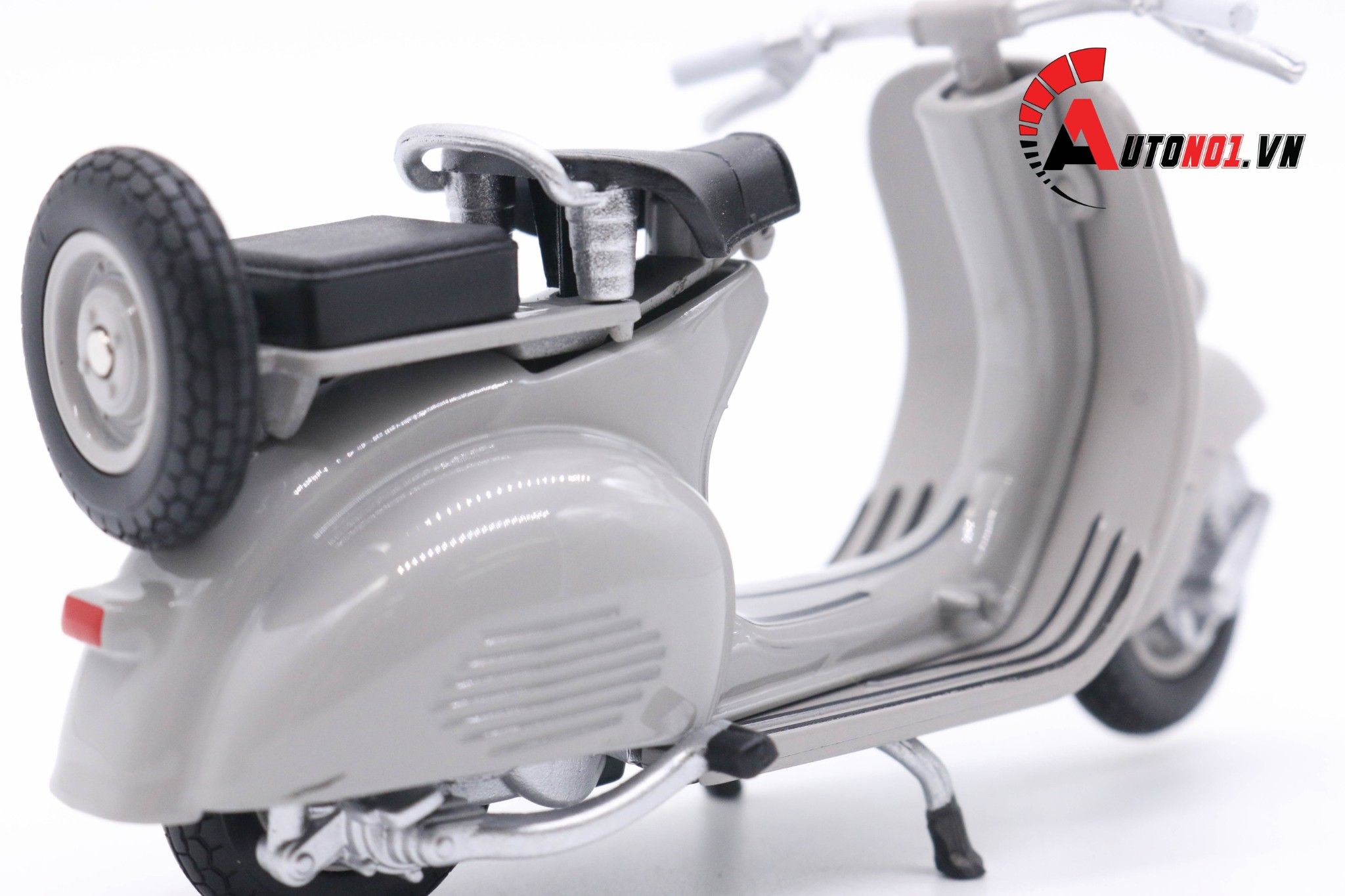  Mô hình xe Vespa 125cc 1953 grey 1:18 Welly MT078K 