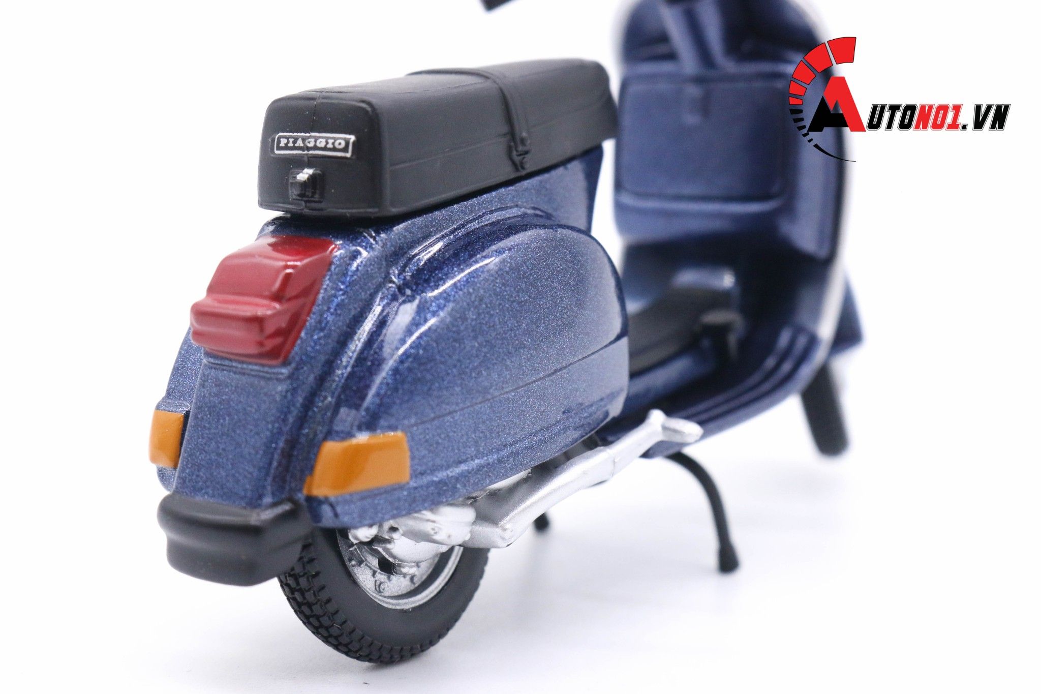  Mô hình xe Vespa p150x 1978 1:18 Maisto 7070J 