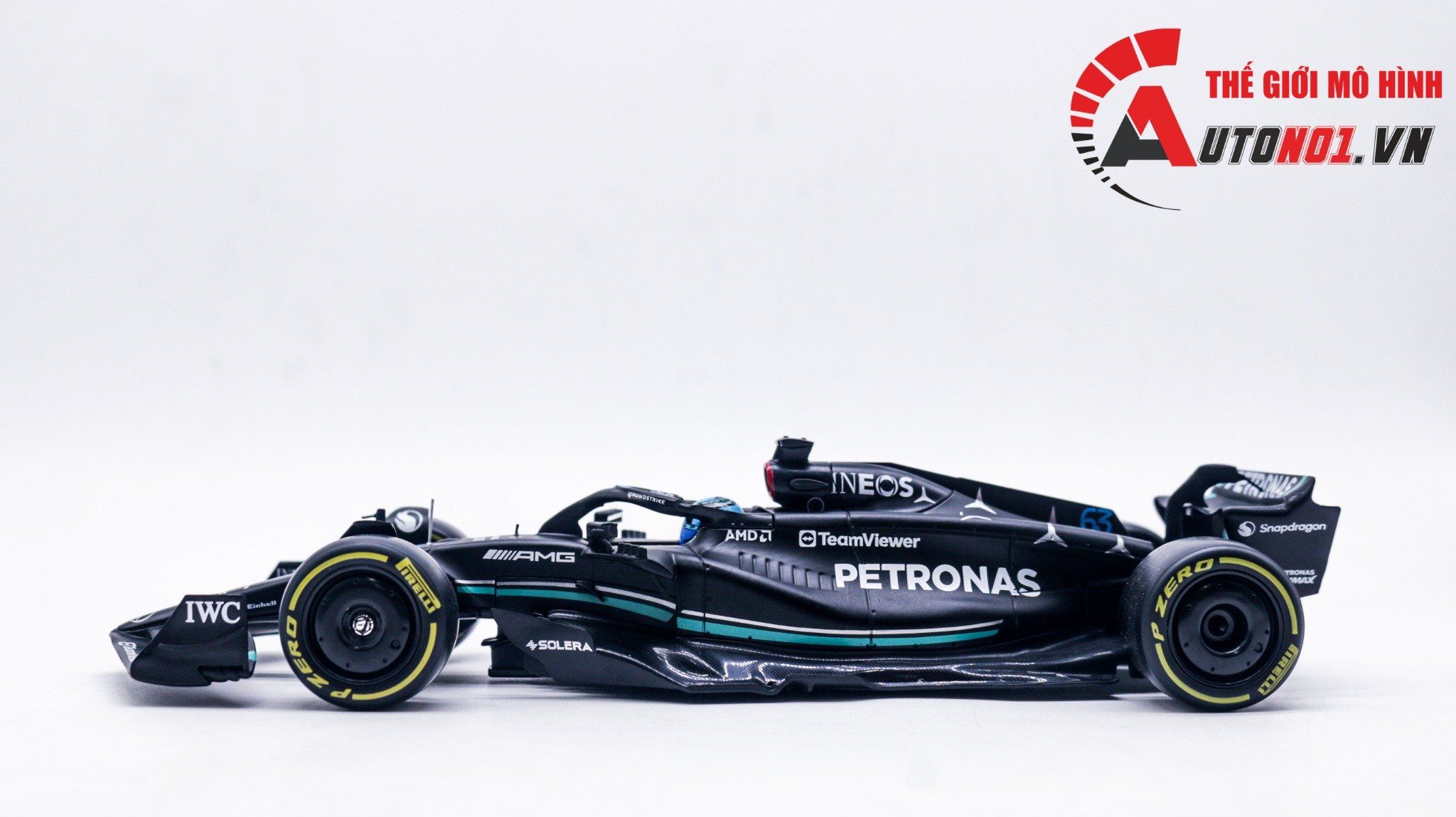  Mô hình xe đua F1 Formula Mercedes Benz Petronas 2023 W14 hộp mica có figure tỉ lệ 1:24 Bburago OT328 