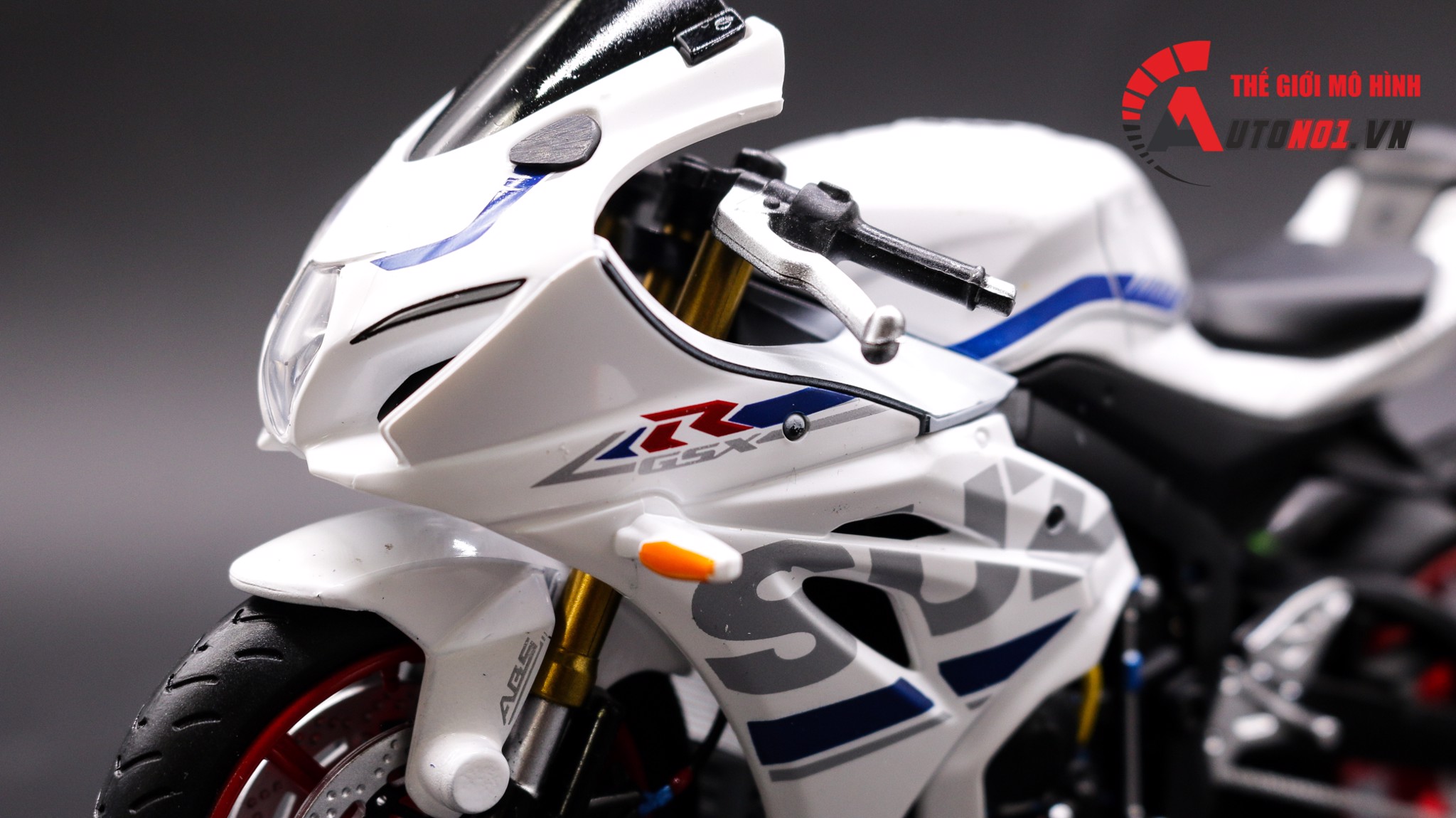 MÔ HÌNH XE ĐỘ SUZUKI GSX-R1000 TRẮNG ĐỘ MÂM - ĐỘ PÔ KIM LOẠI AR BLUE 1:12 AUTONO1 D110