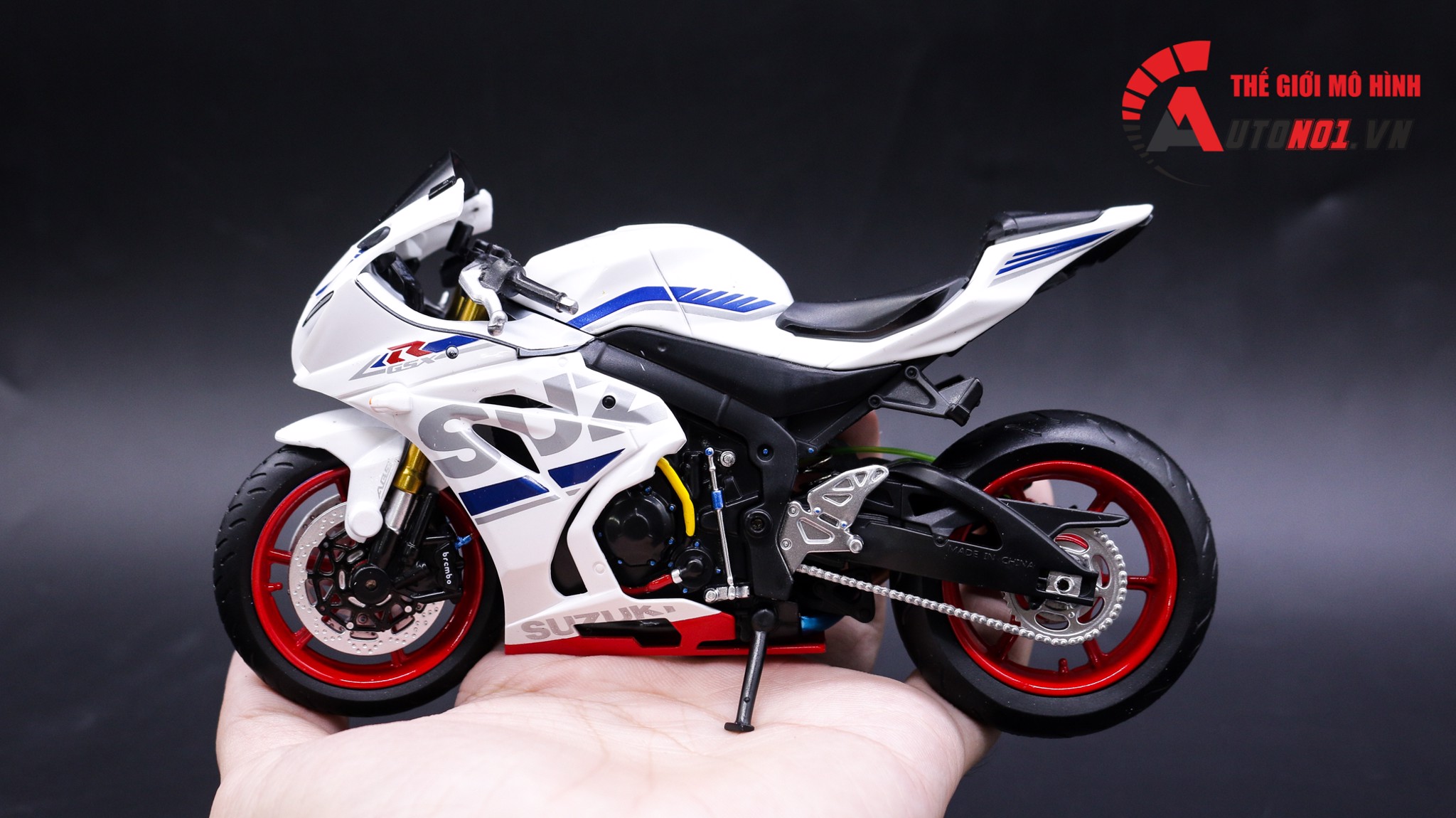 MÔ HÌNH XE ĐỘ SUZUKI GSX-R1000 TRẮNG ĐỘ MÂM - ĐỘ PÔ KIM LOẠI AR BLUE 1:12 AUTONO1 D110