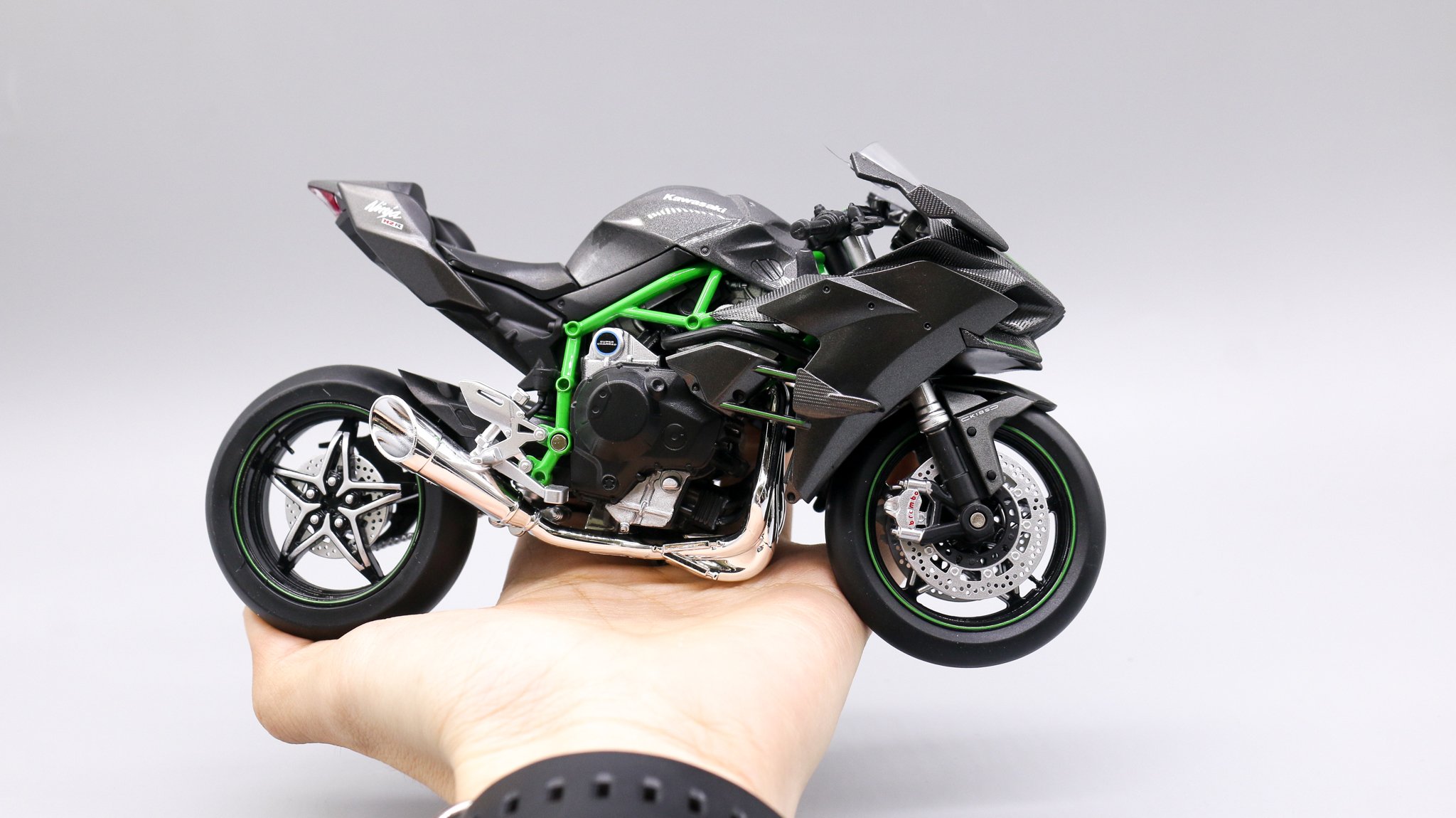  Mô hình xe Kawasaki Ninja H2R 1:12 Aoshima 2687 