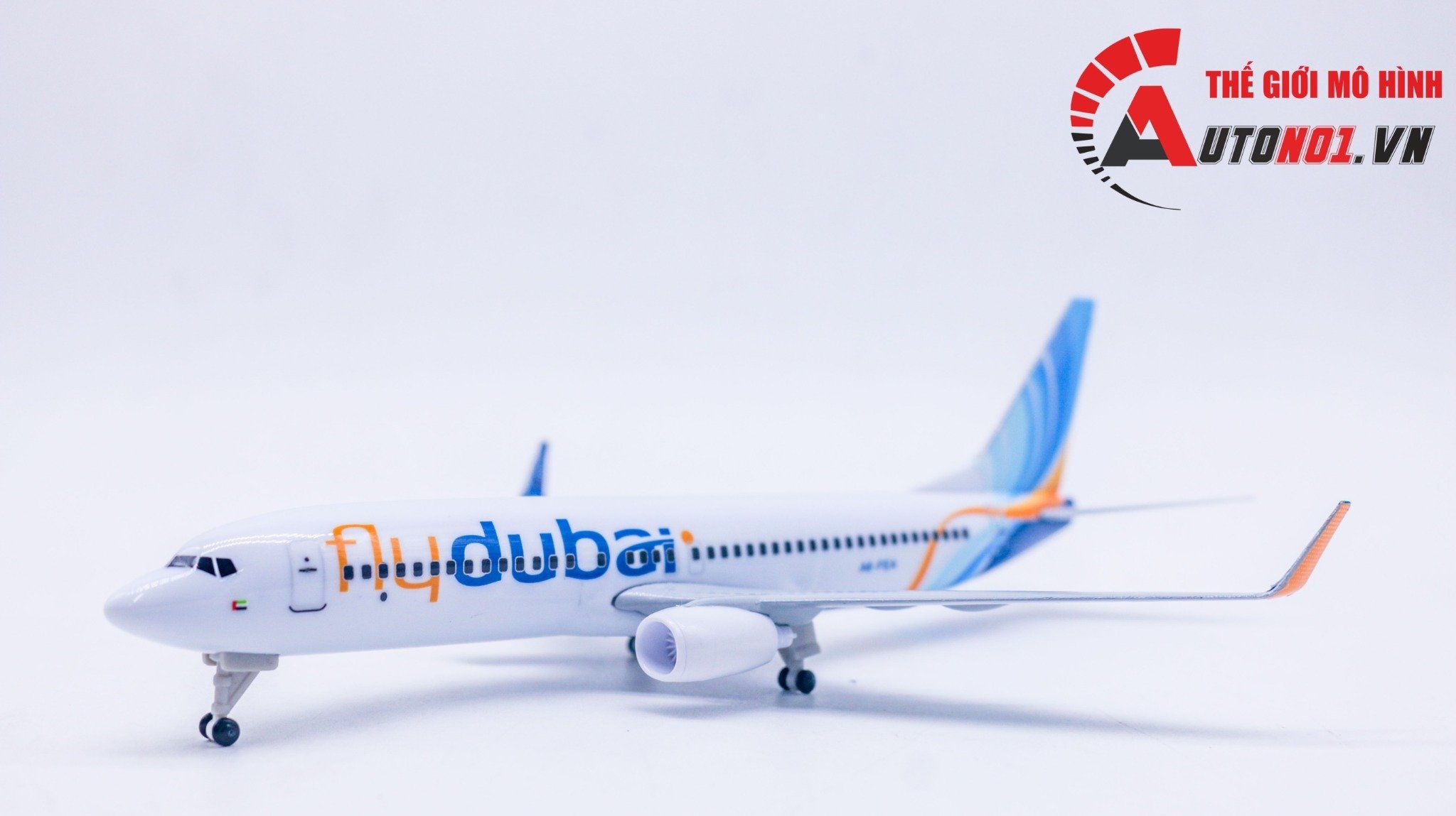  Mô hình máy bay Fly Dubai Airlines Boeing B737 kích thước 20cm MB20083 