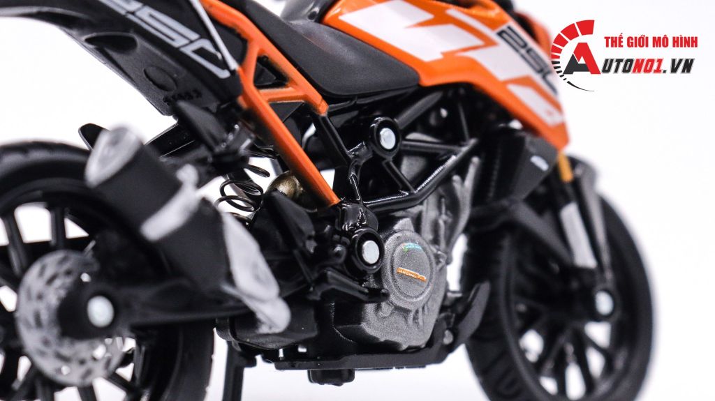 MÔ HÌNH XE KTM 250 DUKE 1:18 BBURAGO 7454