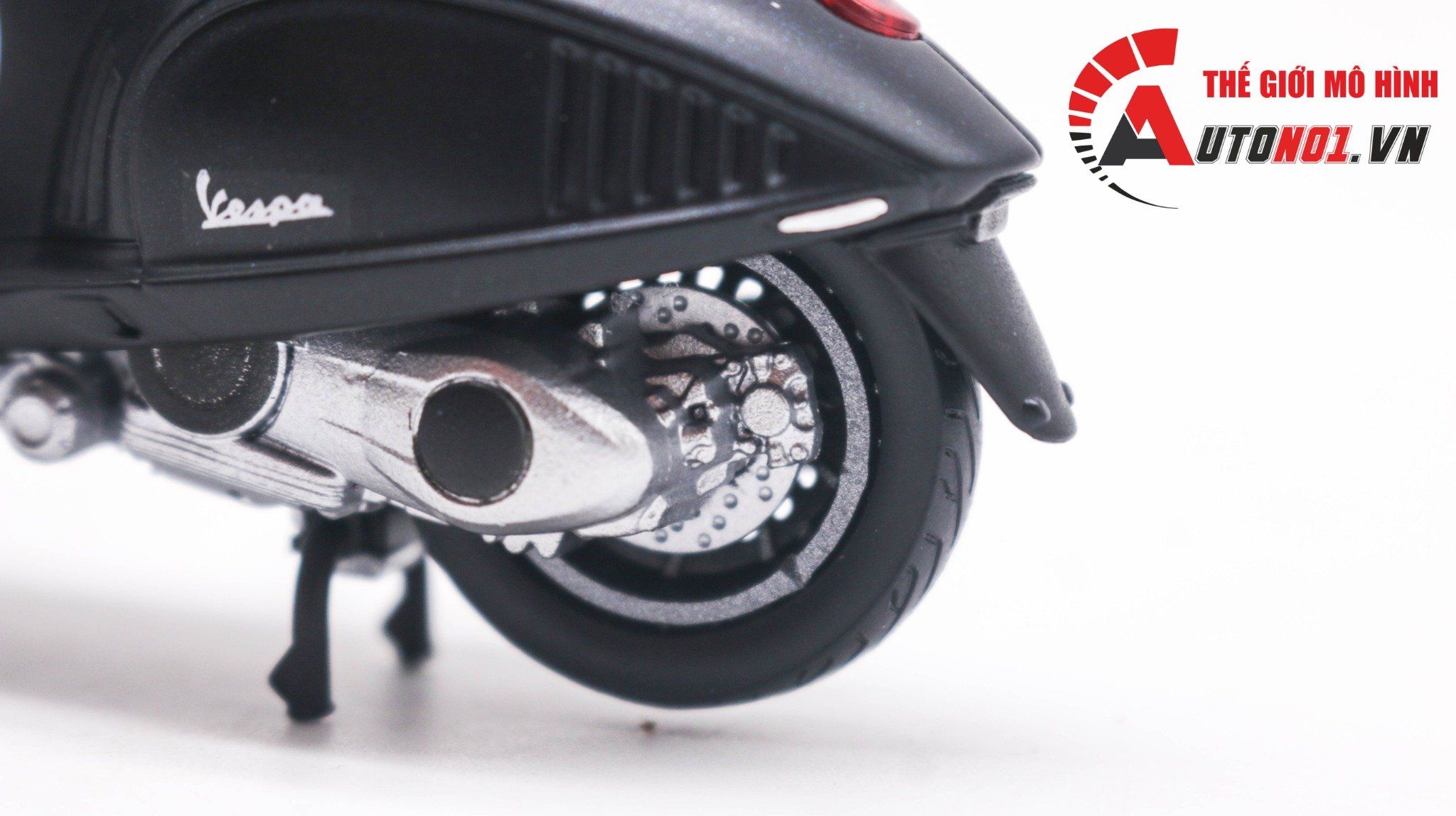  Mô hình xe Vespa 946 custom version Amarni matt black 2023 tỉ lệ 1:18 Autono1 Welly D228 