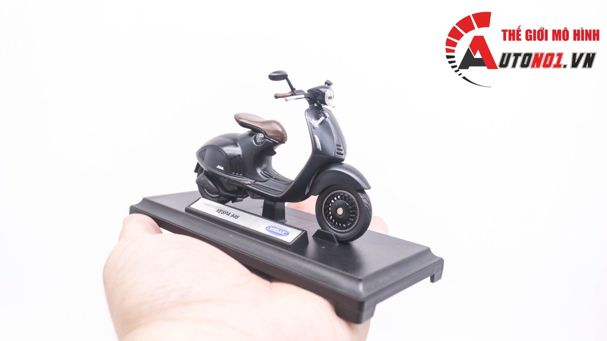  Mô hình xe Vespa 946 custom version Amarni matt black 2023 tỉ lệ 1:18 Autono1 Welly D228 