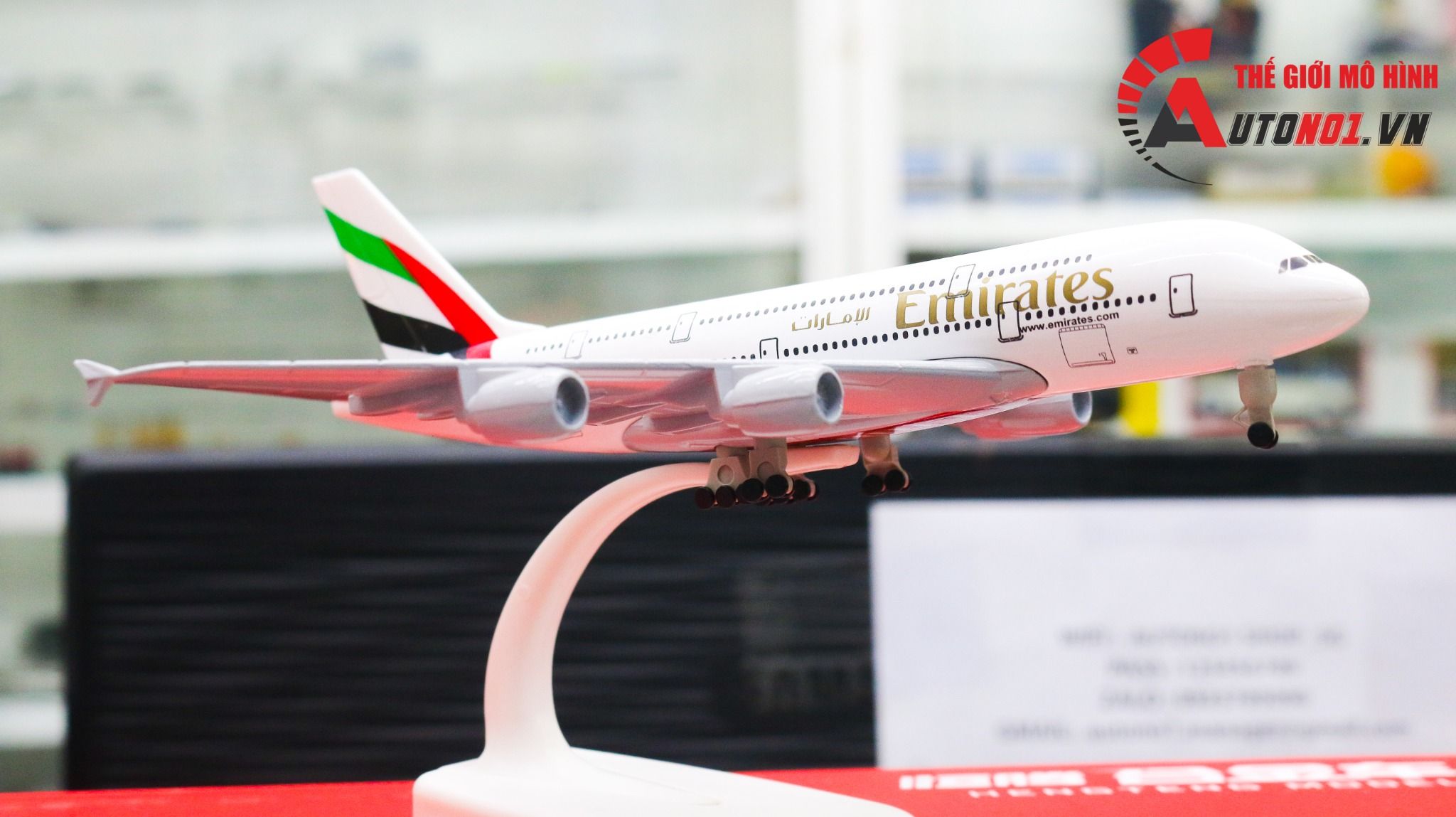  Mô hình máy bay Emirates A6-EEI Airbus A380 có bánh xe 20cm MB20036 