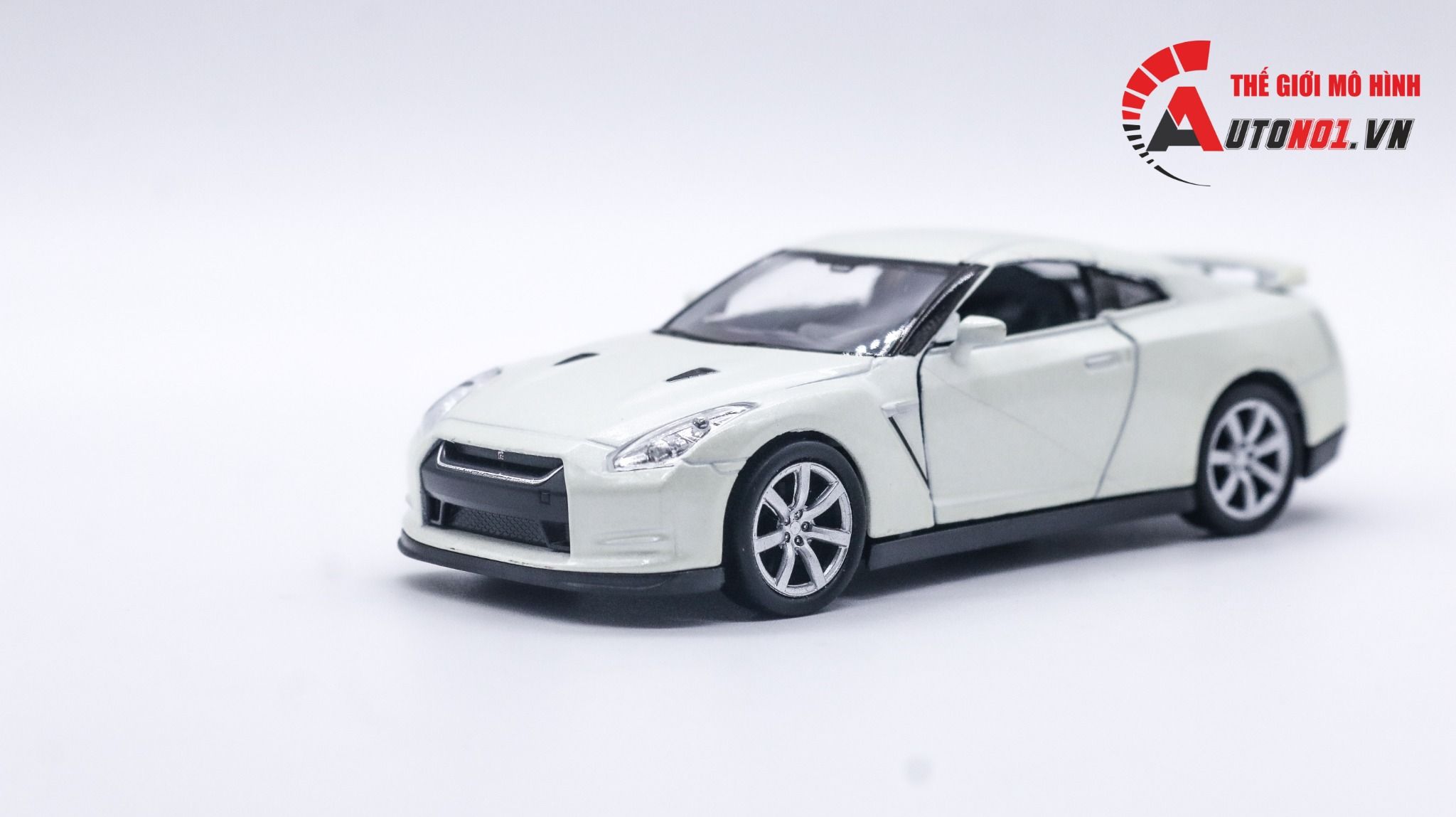  Mô hình xe Nissan GTR white 1:36 Welly OT010 